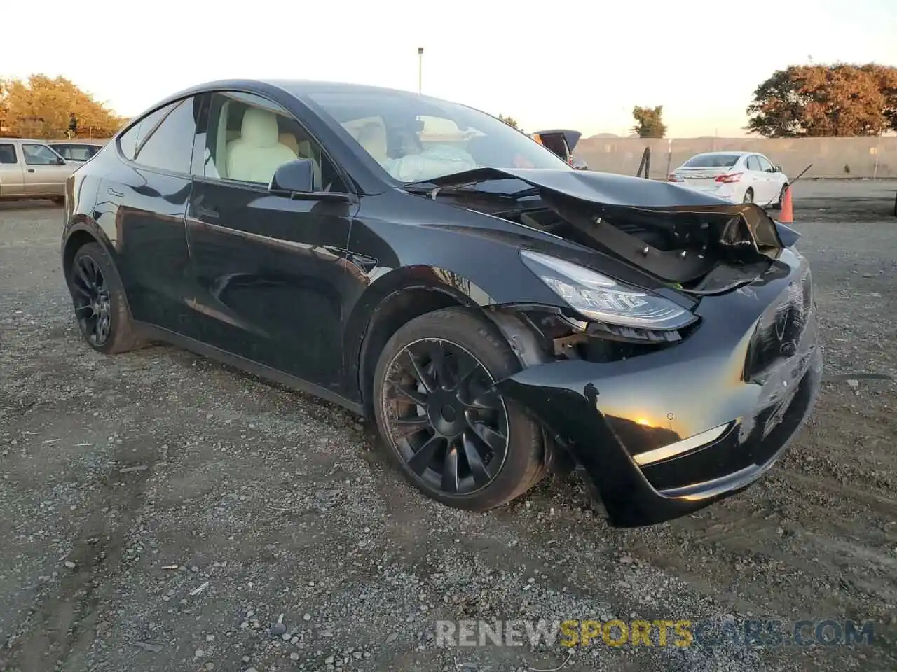 4 Photograph of a damaged car 5YJYGAEEXMF222433 TESLA MODEL Y 2021