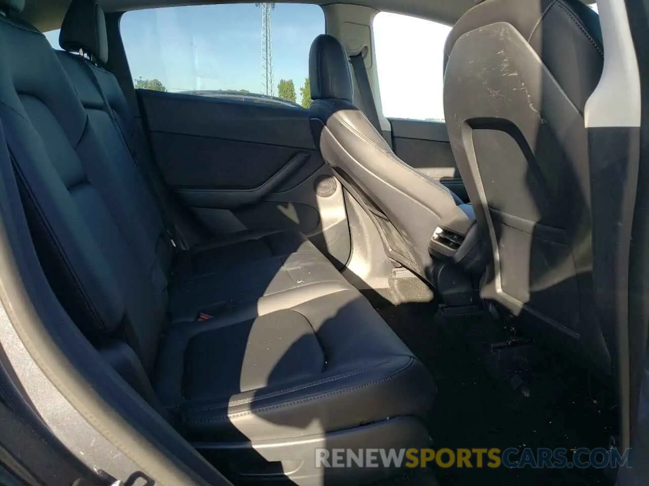 11 Photograph of a damaged car 5YJYGAEEXMF230158 TESLA MODEL Y 2021