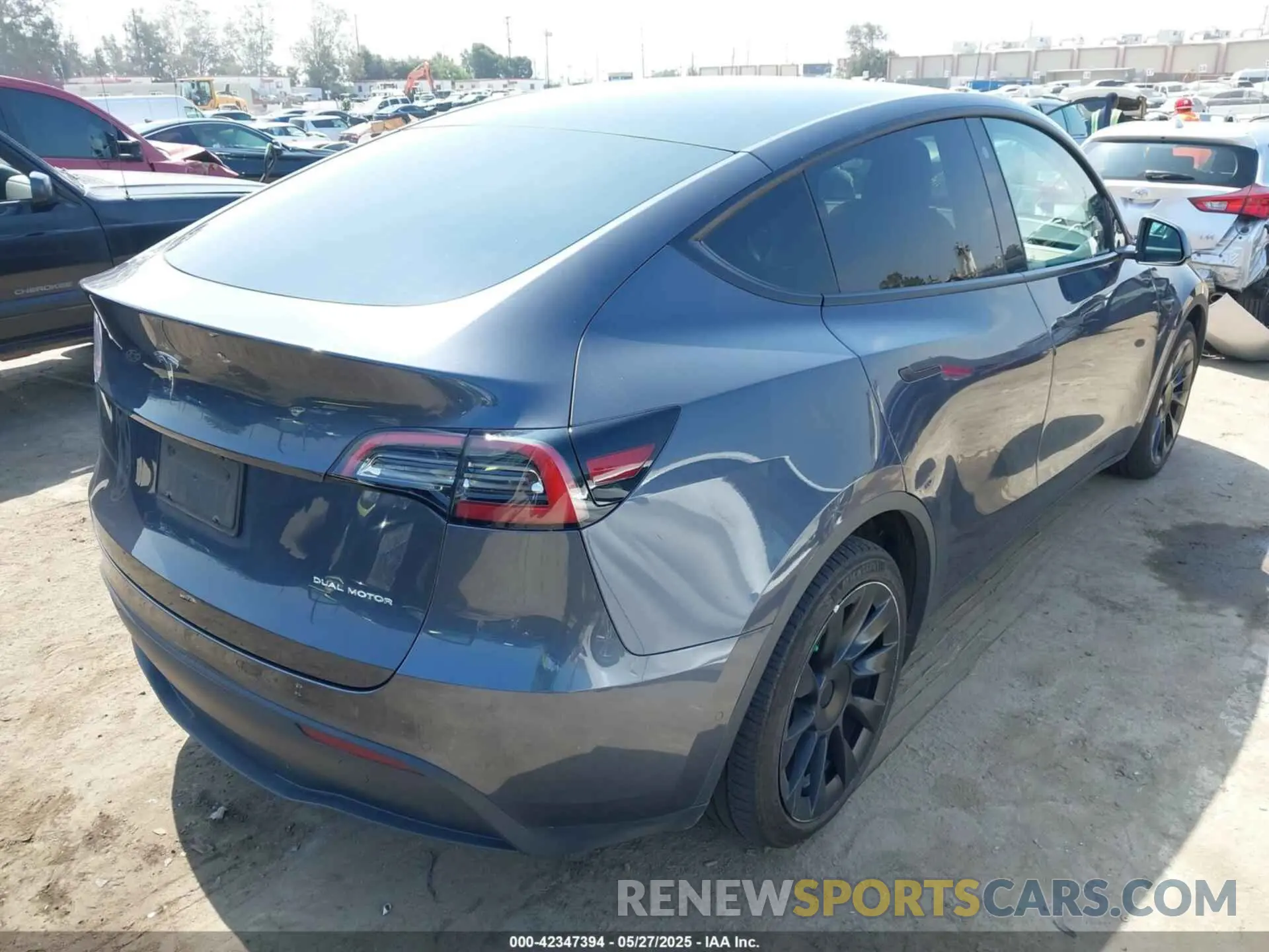4 Photograph of a damaged car 5YJYGAEEXMF299450 TESLA MODEL Y 2021