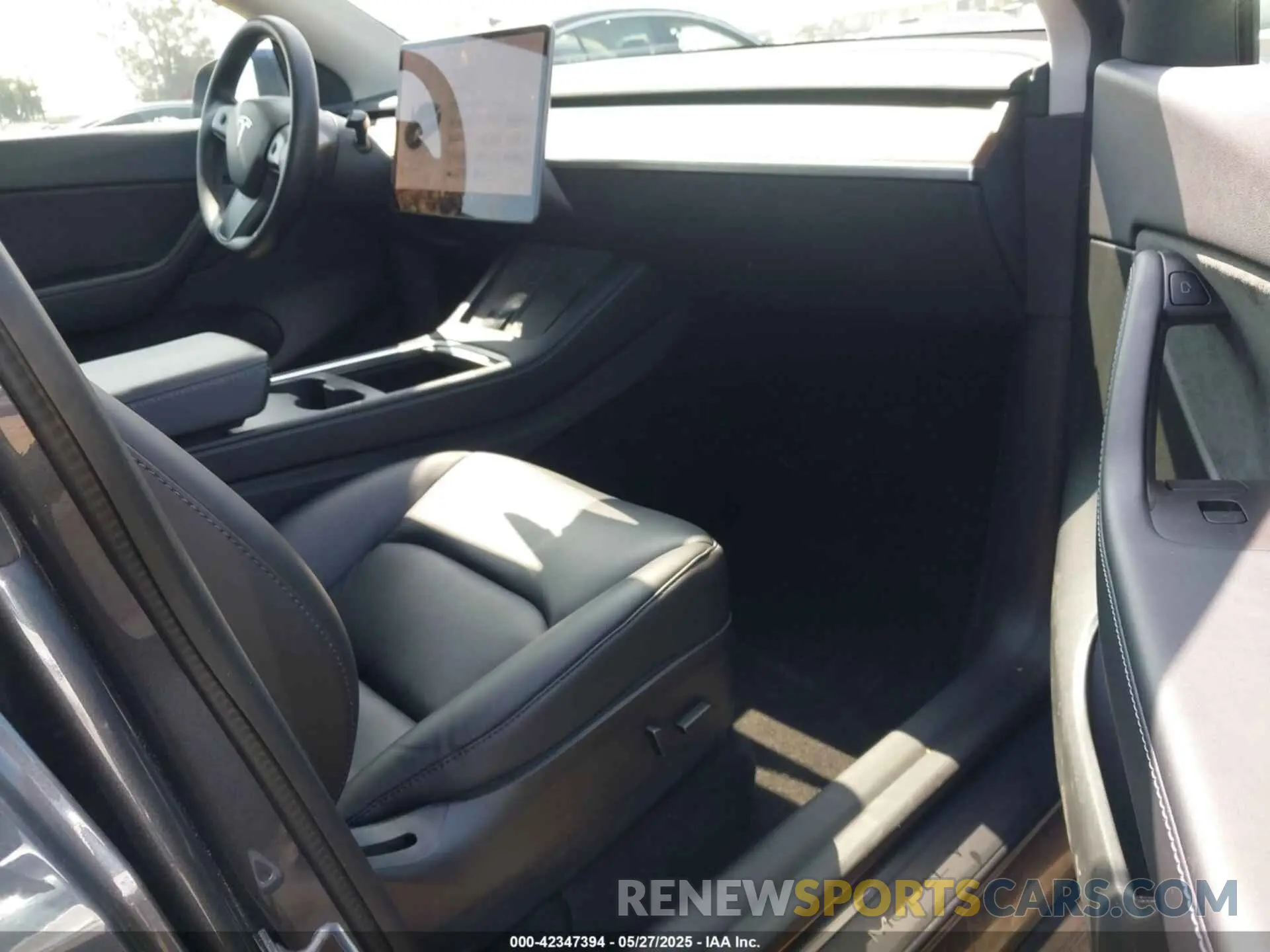 5 Photograph of a damaged car 5YJYGAEEXMF299450 TESLA MODEL Y 2021