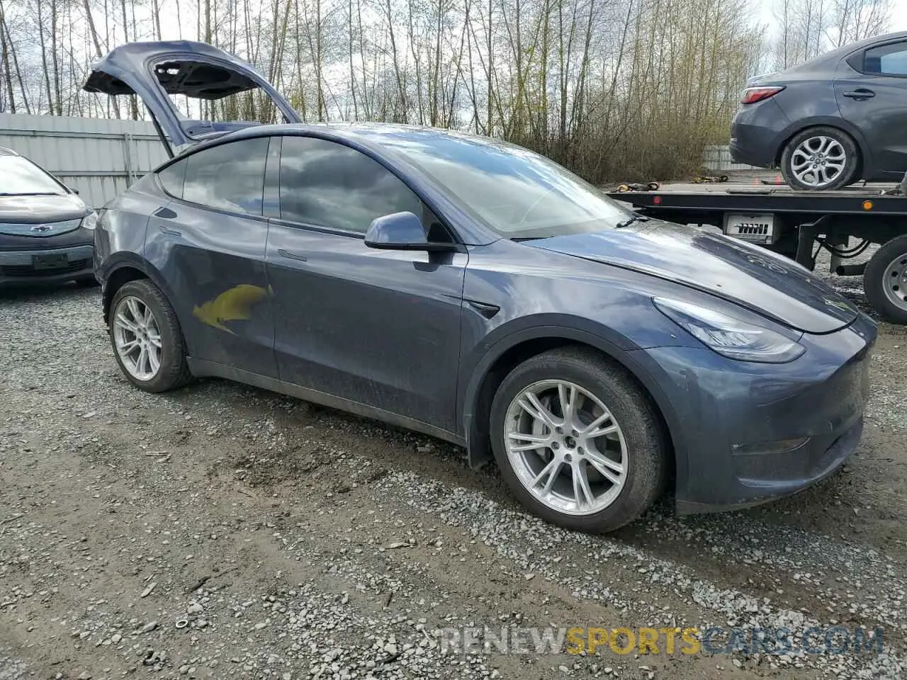 4 Photograph of a damaged car 5YJYGAEEXMF300144 TESLA MODEL Y 2021