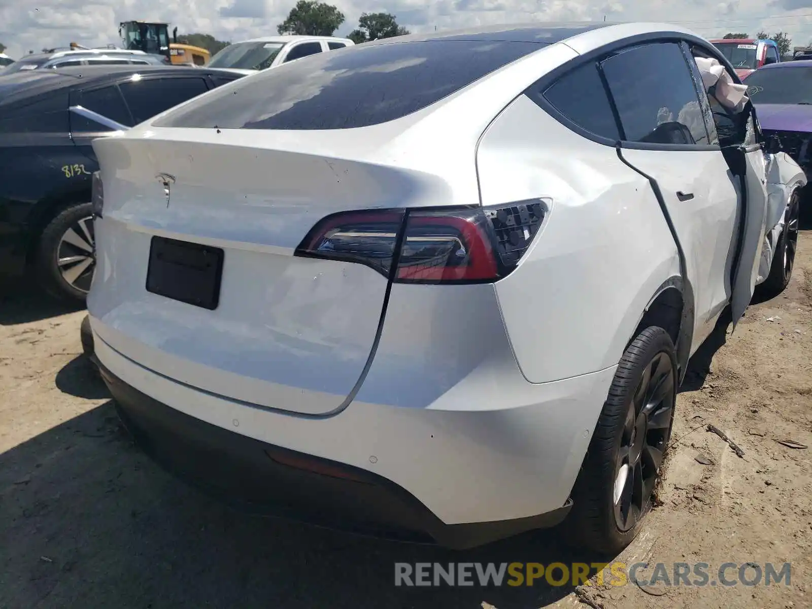 4 Photograph of a damaged car 5YJYGDED0MF103752 TESLA MODEL Y 2021