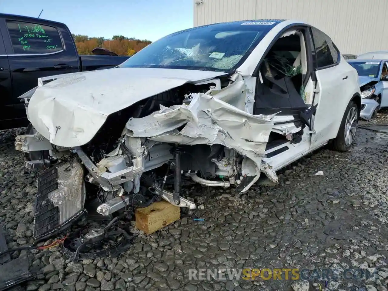 2 Photograph of a damaged car 5YJYGDED0MF105601 TESLA MODEL Y 2021