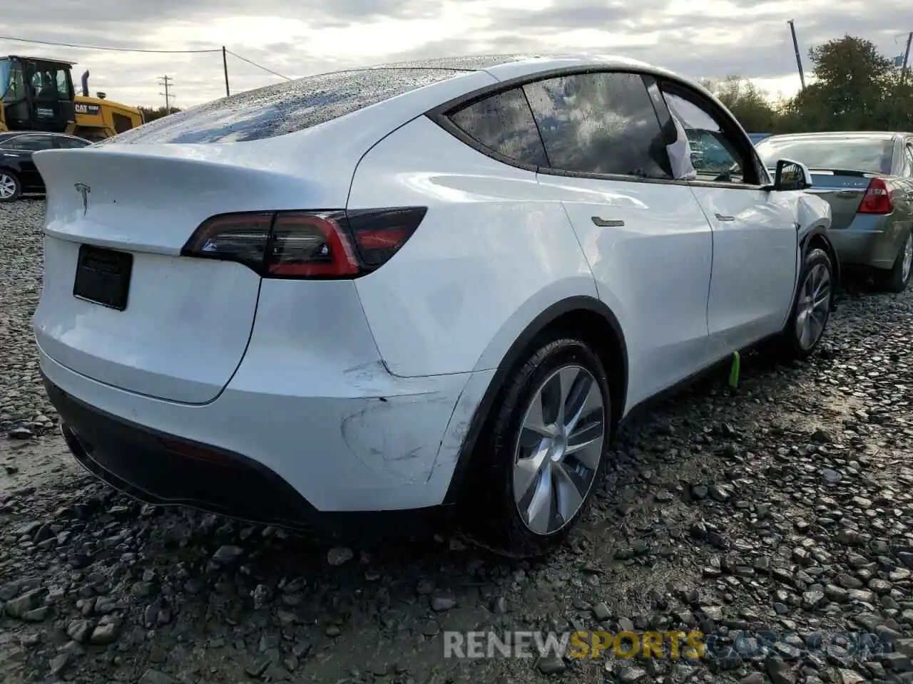 4 Photograph of a damaged car 5YJYGDED0MF105601 TESLA MODEL Y 2021