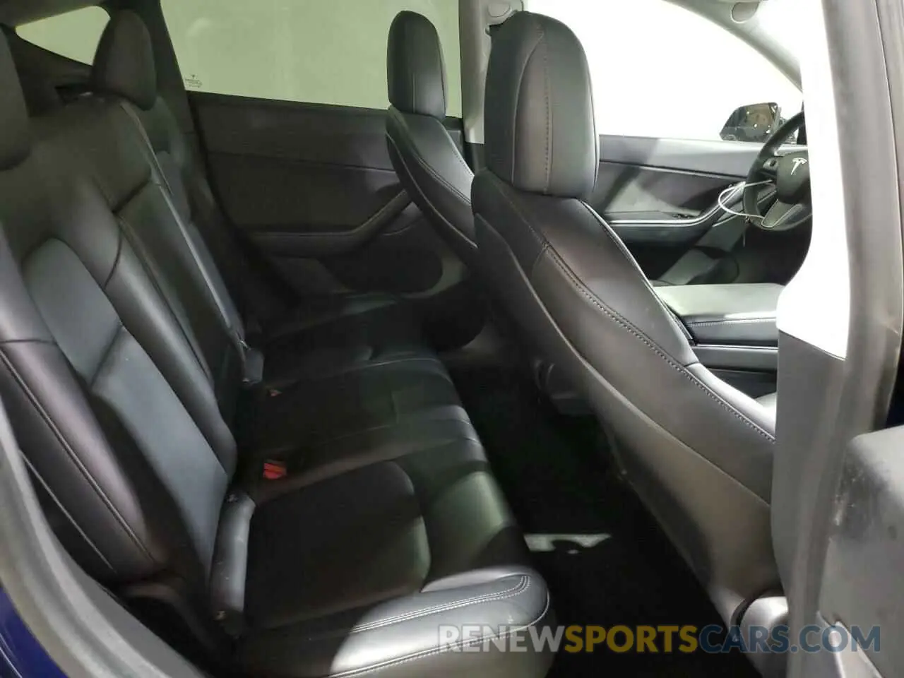 10 Photograph of a damaged car 5YJYGDED0MF107686 TESLA MODEL Y 2021