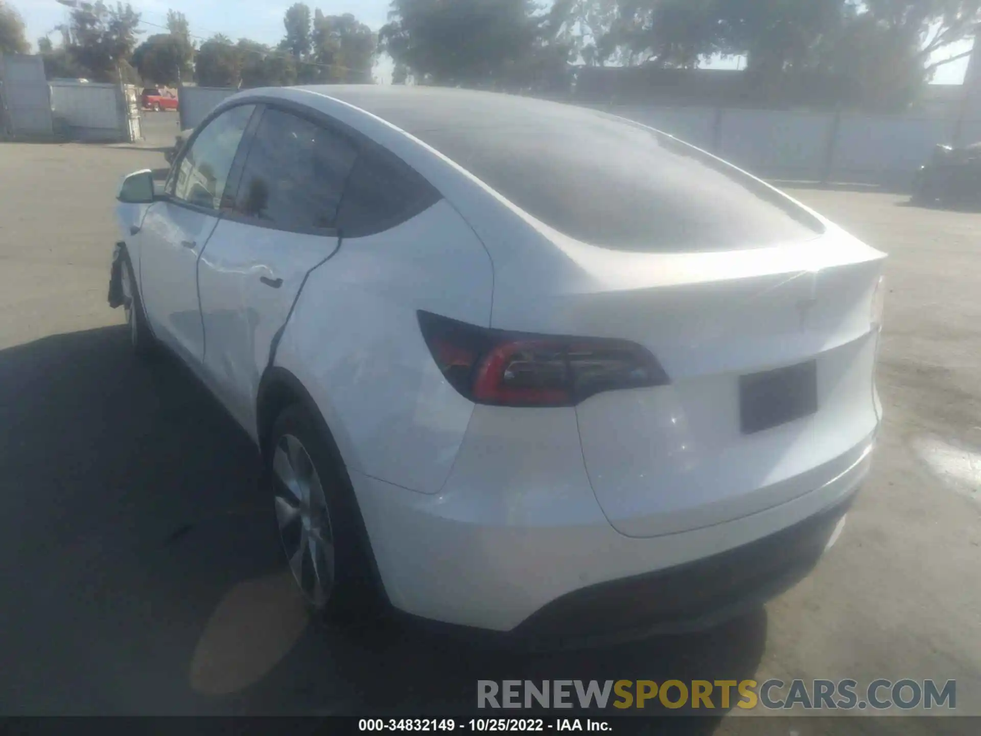 3 Photograph of a damaged car 5YJYGDED0MF131485 TESLA MODEL Y 2021