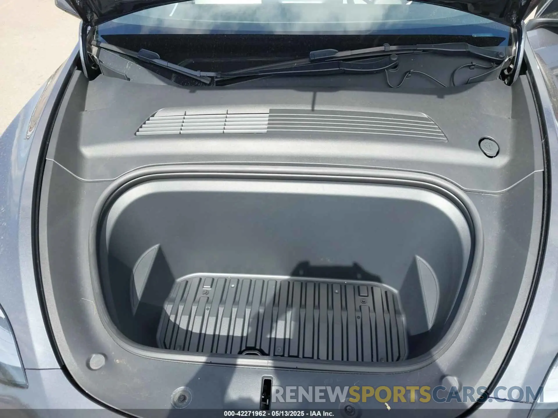 10 Photograph of a damaged car 5YJYGDED1MF113898 TESLA MODEL Y 2021