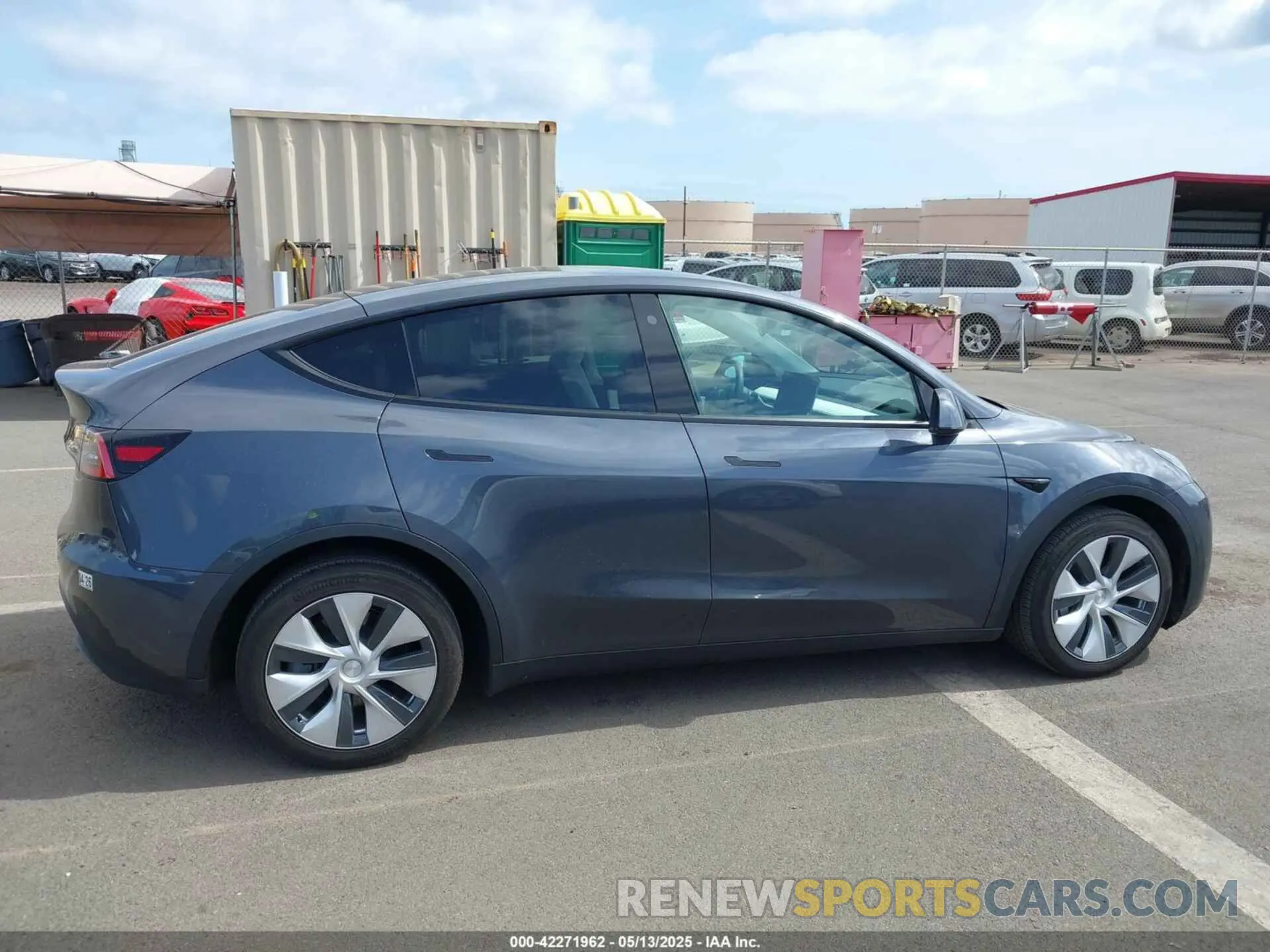 13 Photograph of a damaged car 5YJYGDED1MF113898 TESLA MODEL Y 2021