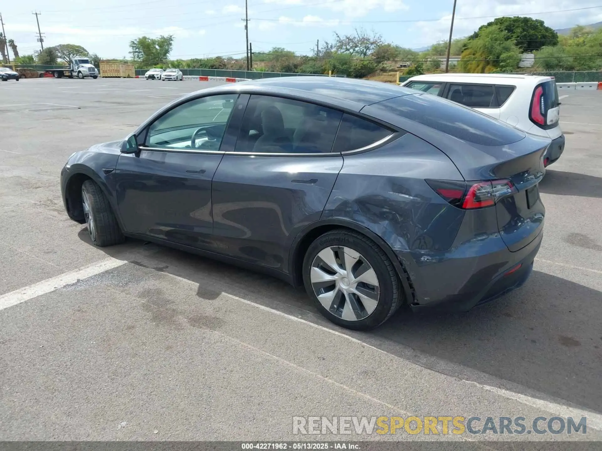 3 Photograph of a damaged car 5YJYGDED1MF113898 TESLA MODEL Y 2021