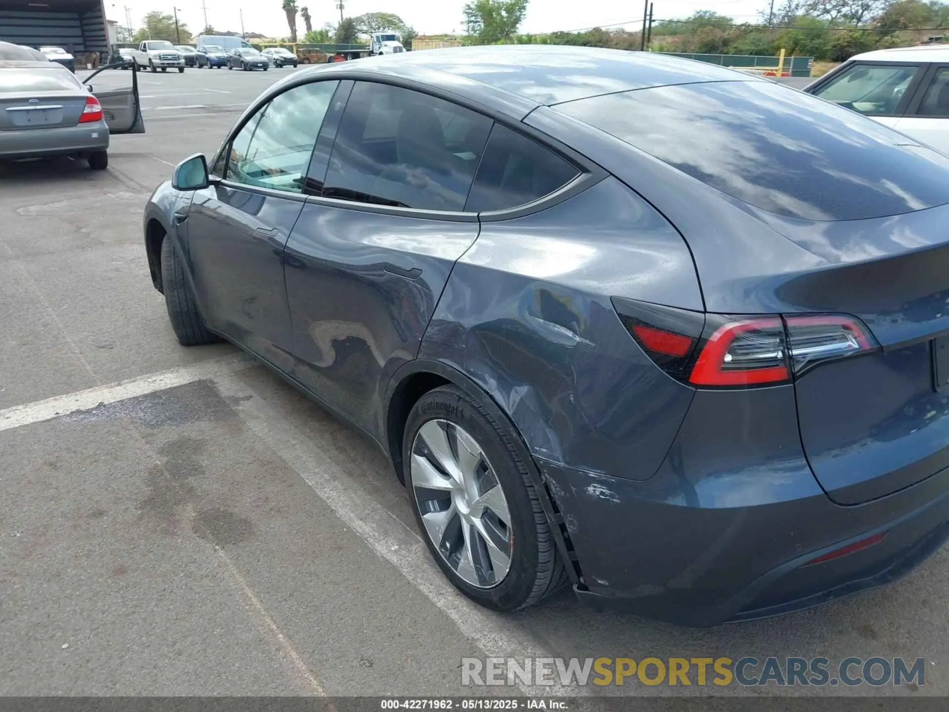 6 Photograph of a damaged car 5YJYGDED1MF113898 TESLA MODEL Y 2021