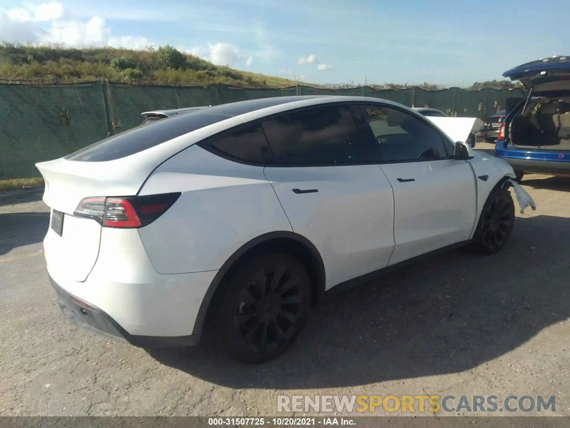 4 Photograph of a damaged car 5YJYGDED1MF115800 TESLA MODEL Y 2021