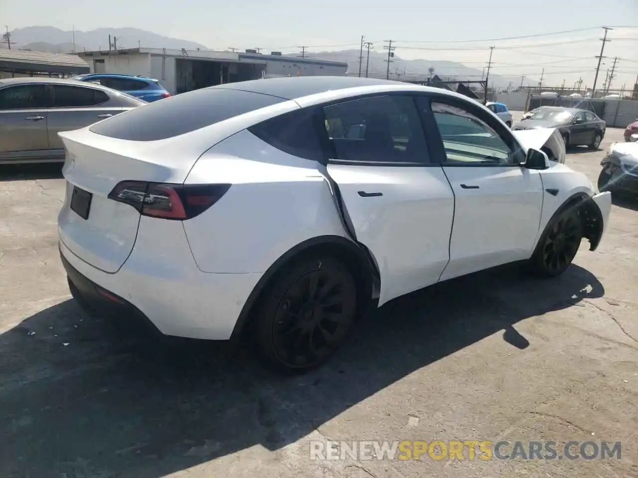 4 Photograph of a damaged car 5YJYGDED2MF105907 TESLA MODEL Y 2021