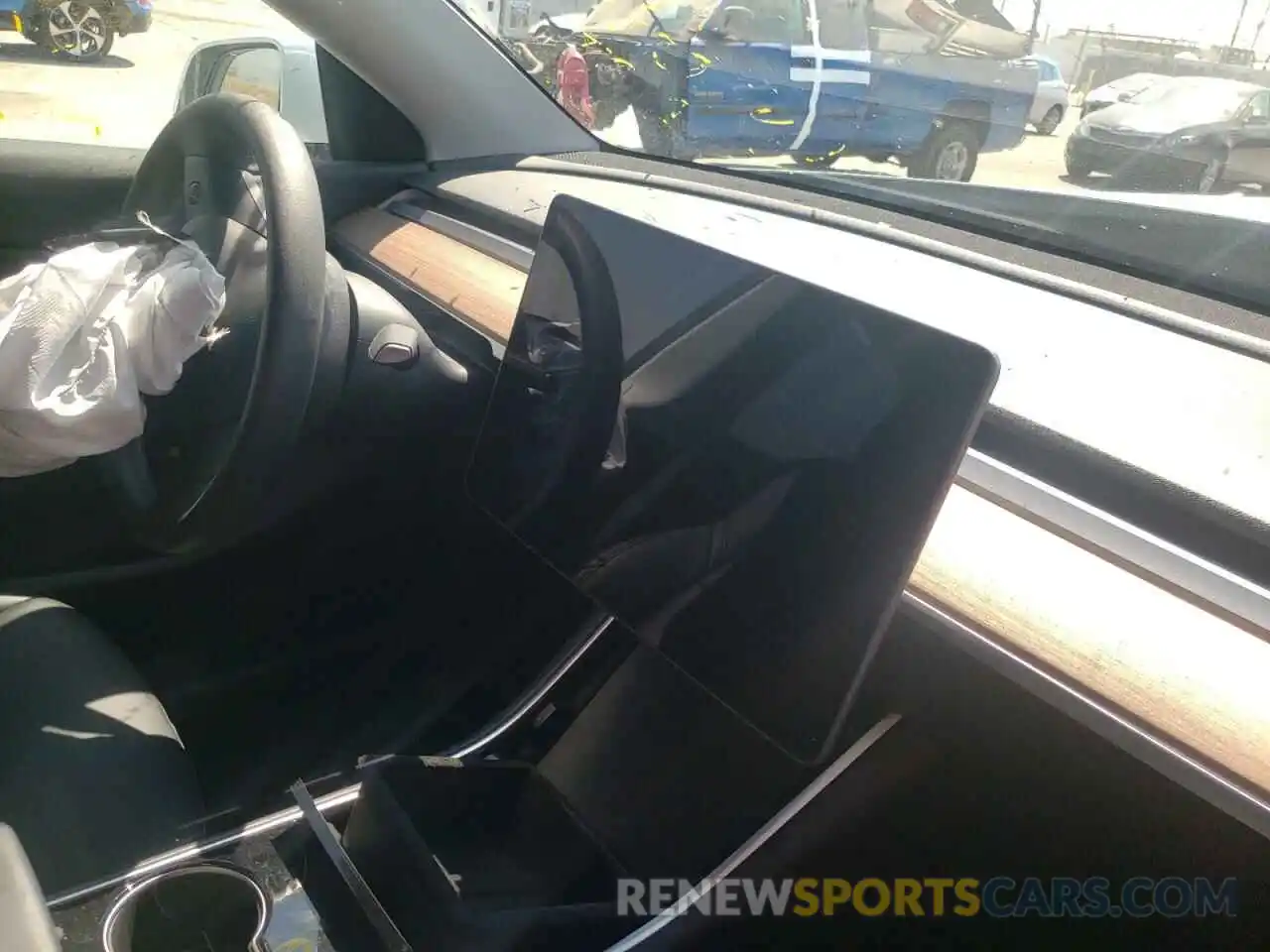 8 Photograph of a damaged car 5YJYGDED2MF105907 TESLA MODEL Y 2021