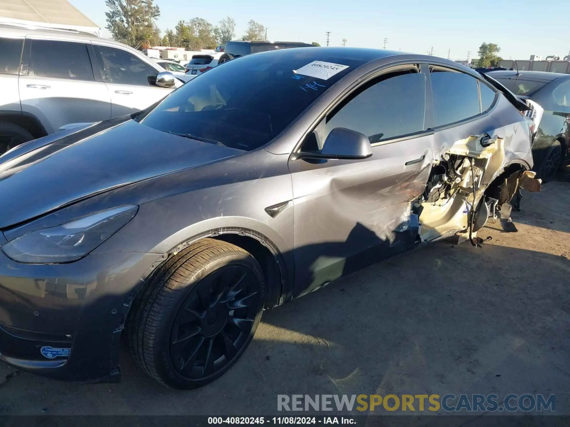 19 Photograph of a damaged car 5YJYGDED2MF110296 TESLA MODEL Y 2021