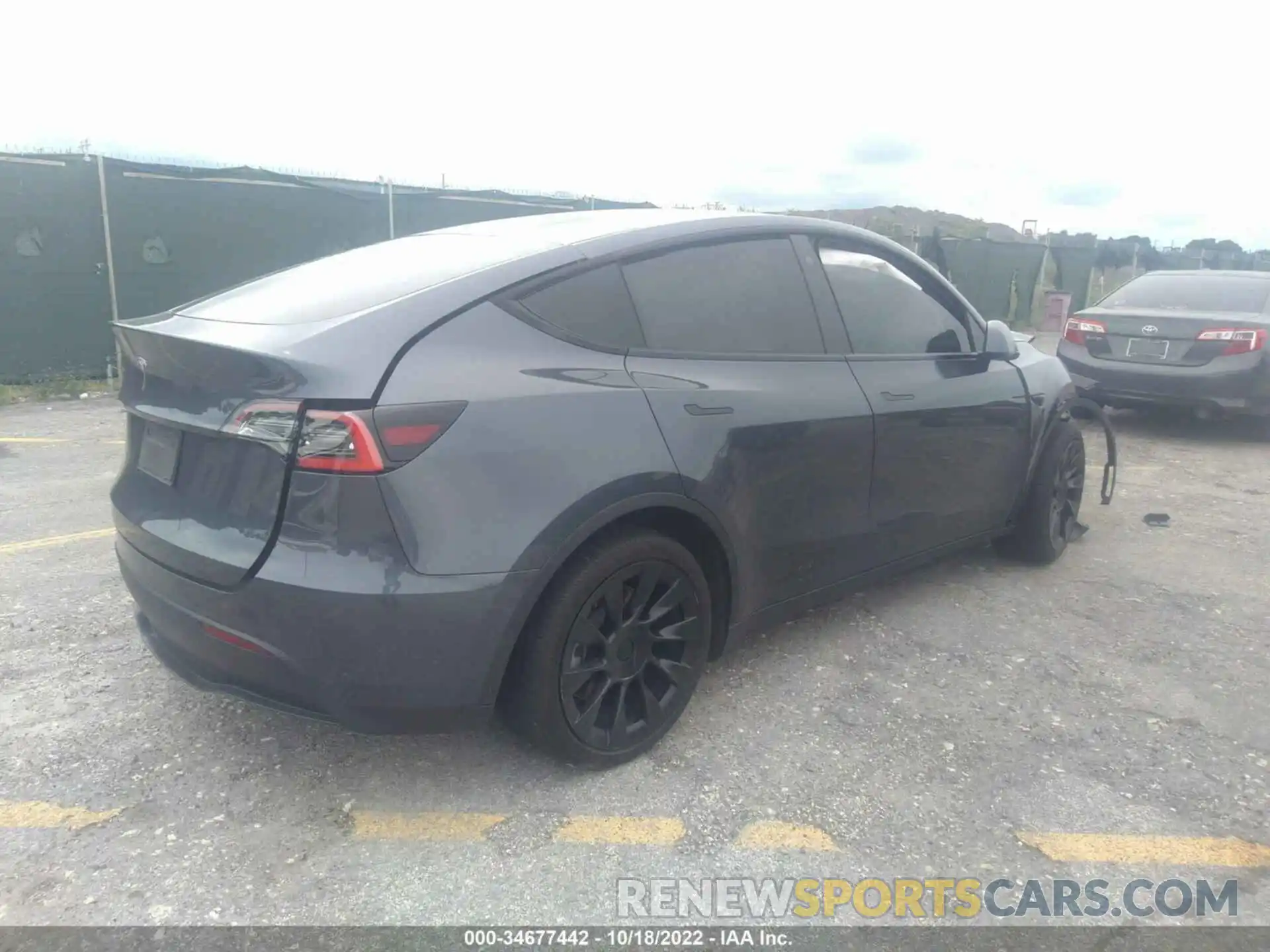 4 Photograph of a damaged car 5YJYGDED2MF112775 TESLA MODEL Y 2021