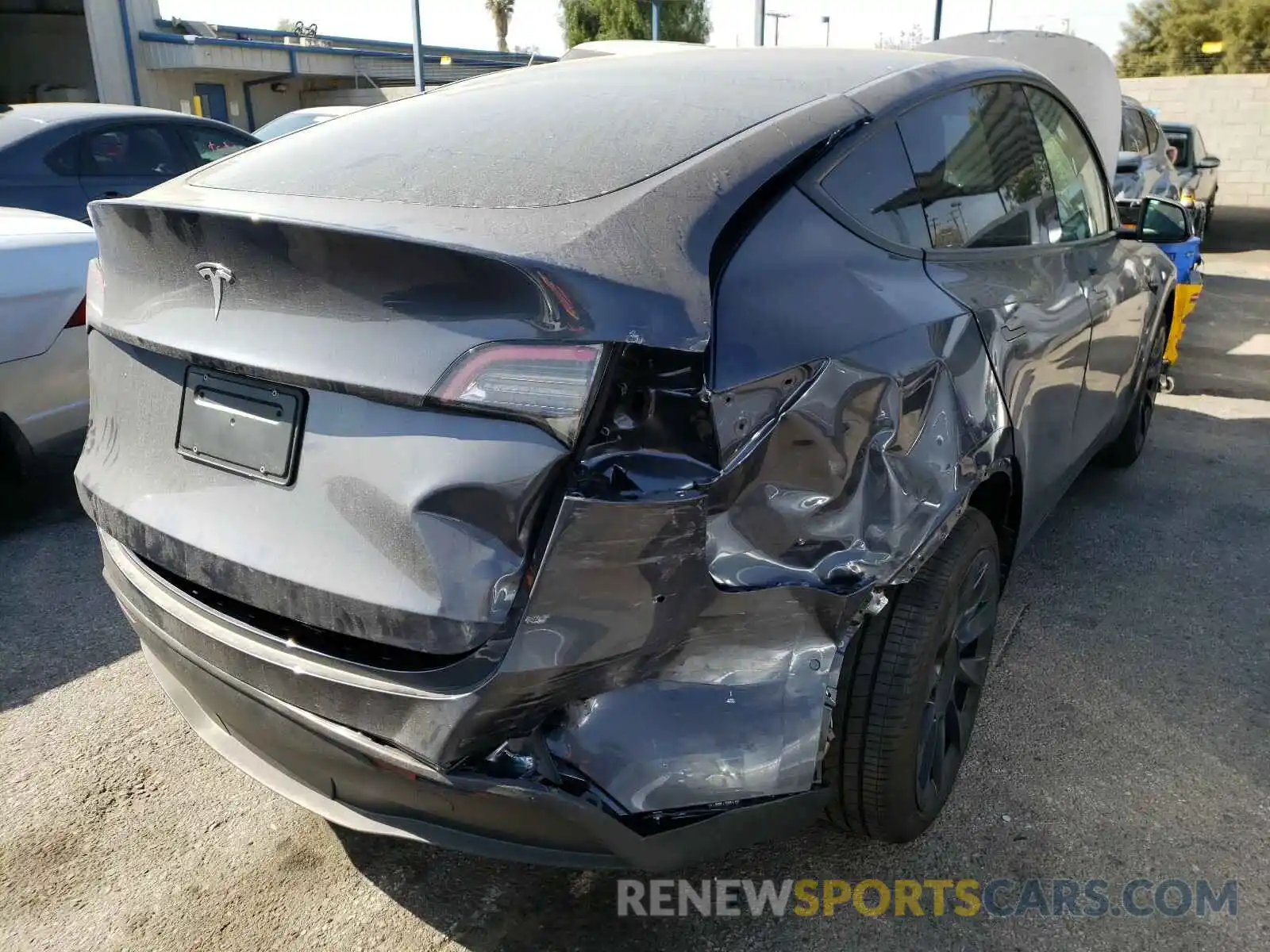 4 Photograph of a damaged car 5YJYGDED2MF114140 TESLA MODEL Y 2021