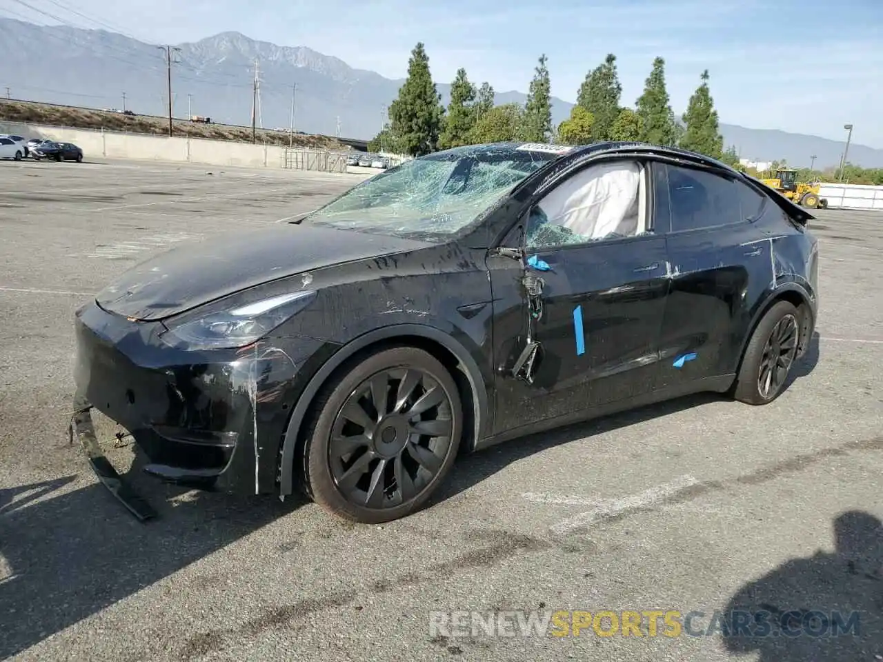 1 Photograph of a damaged car 5YJYGDED2MF124330 TESLA MODEL Y 2021