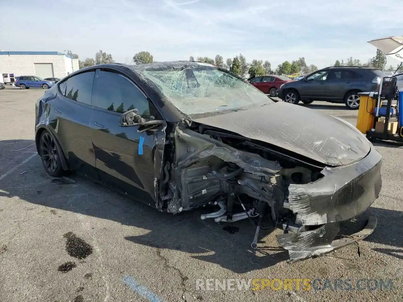 4 Photograph of a damaged car 5YJYGDED2MF124330 TESLA MODEL Y 2021