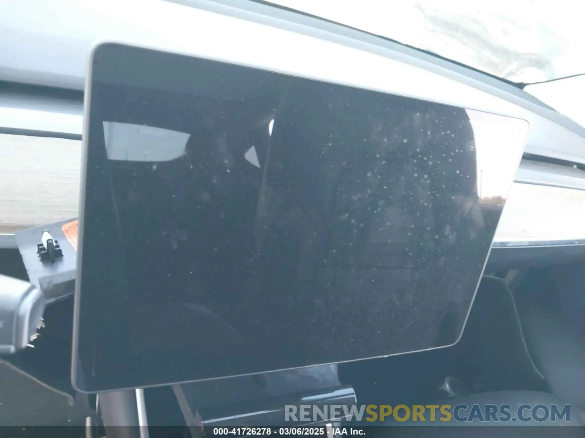 17 Photograph of a damaged car 5YJYGDED3MF103650 TESLA MODEL Y 2021