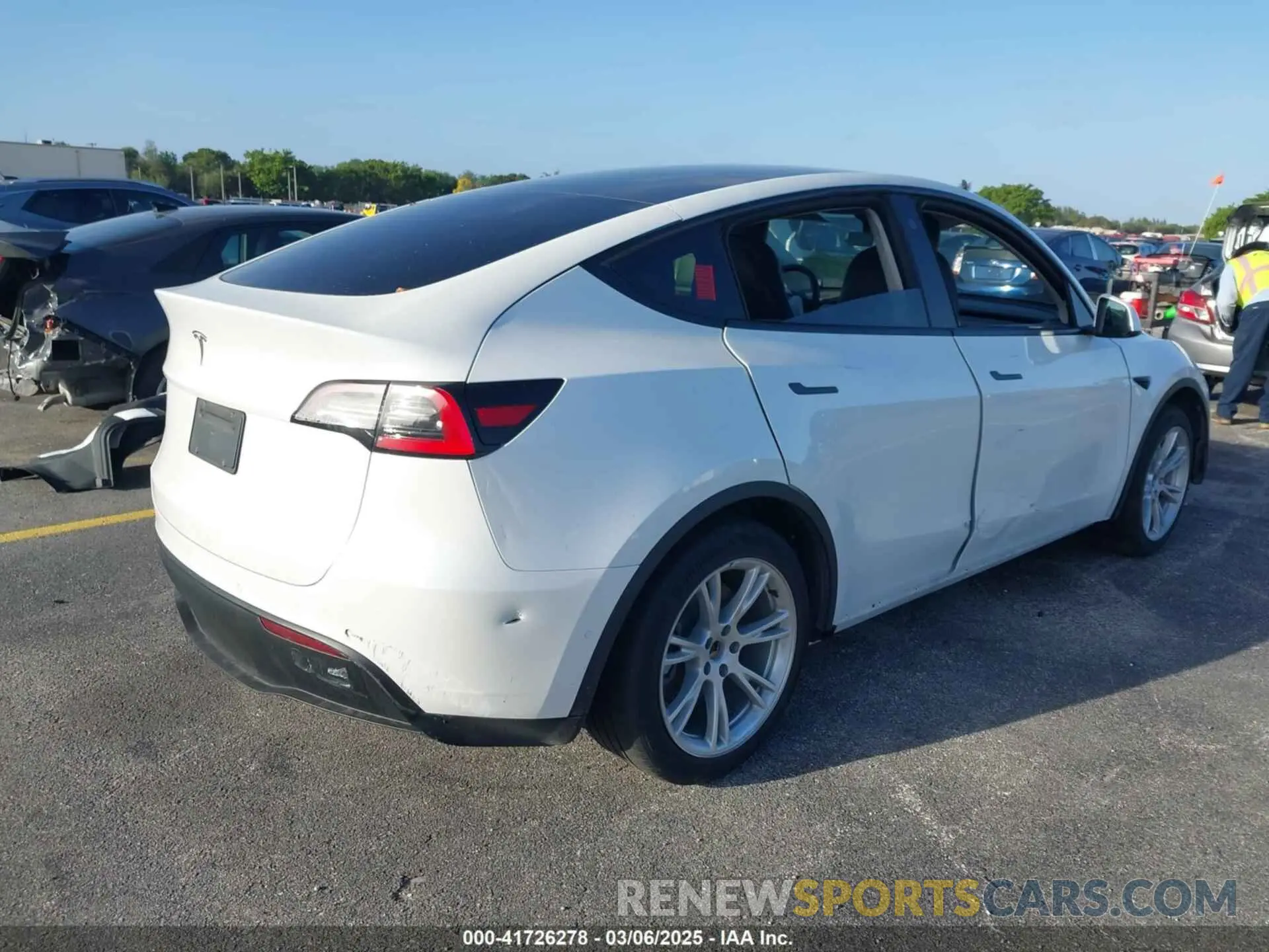 4 Photograph of a damaged car 5YJYGDED3MF103650 TESLA MODEL Y 2021
