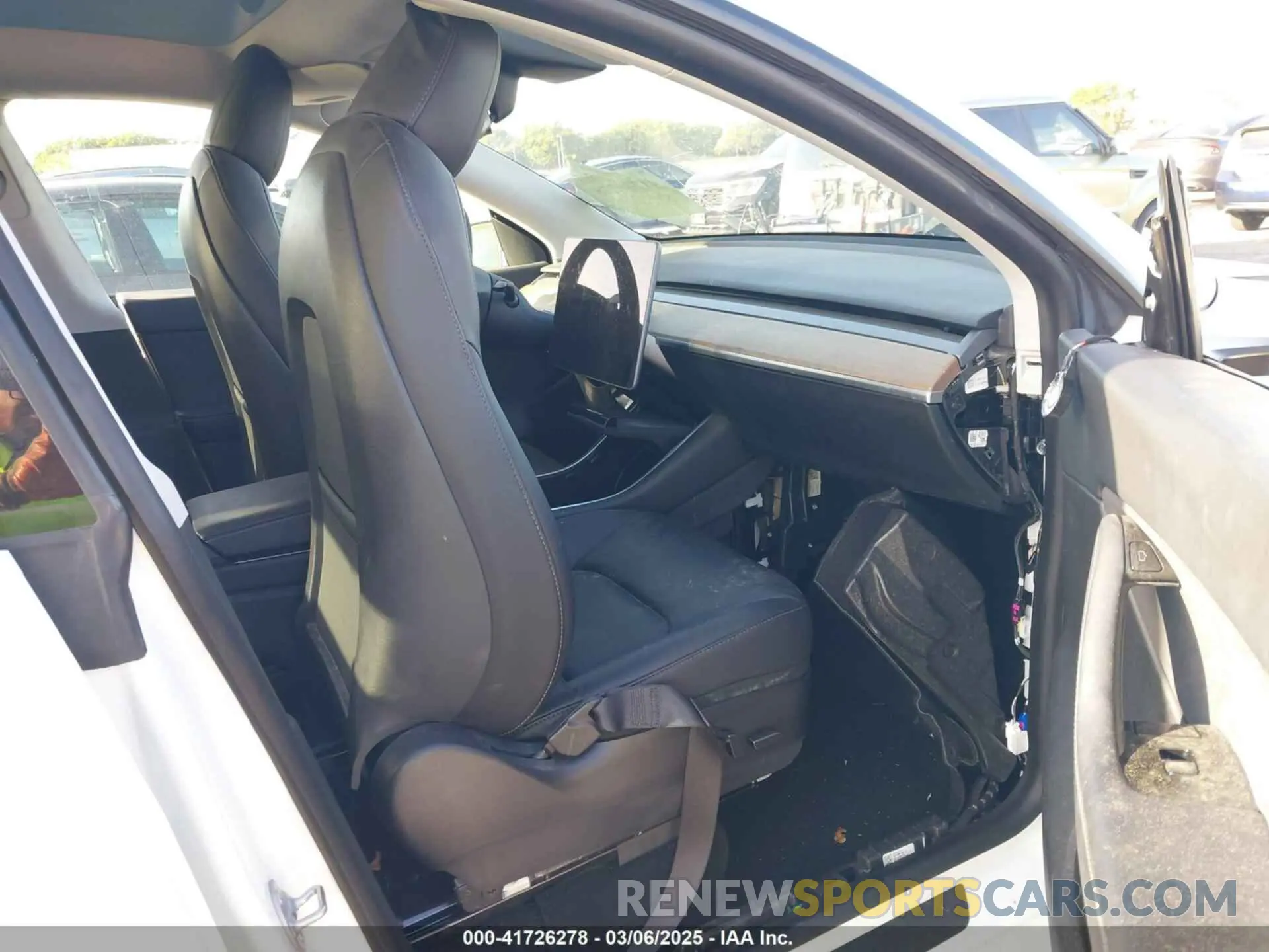 5 Photograph of a damaged car 5YJYGDED3MF103650 TESLA MODEL Y 2021