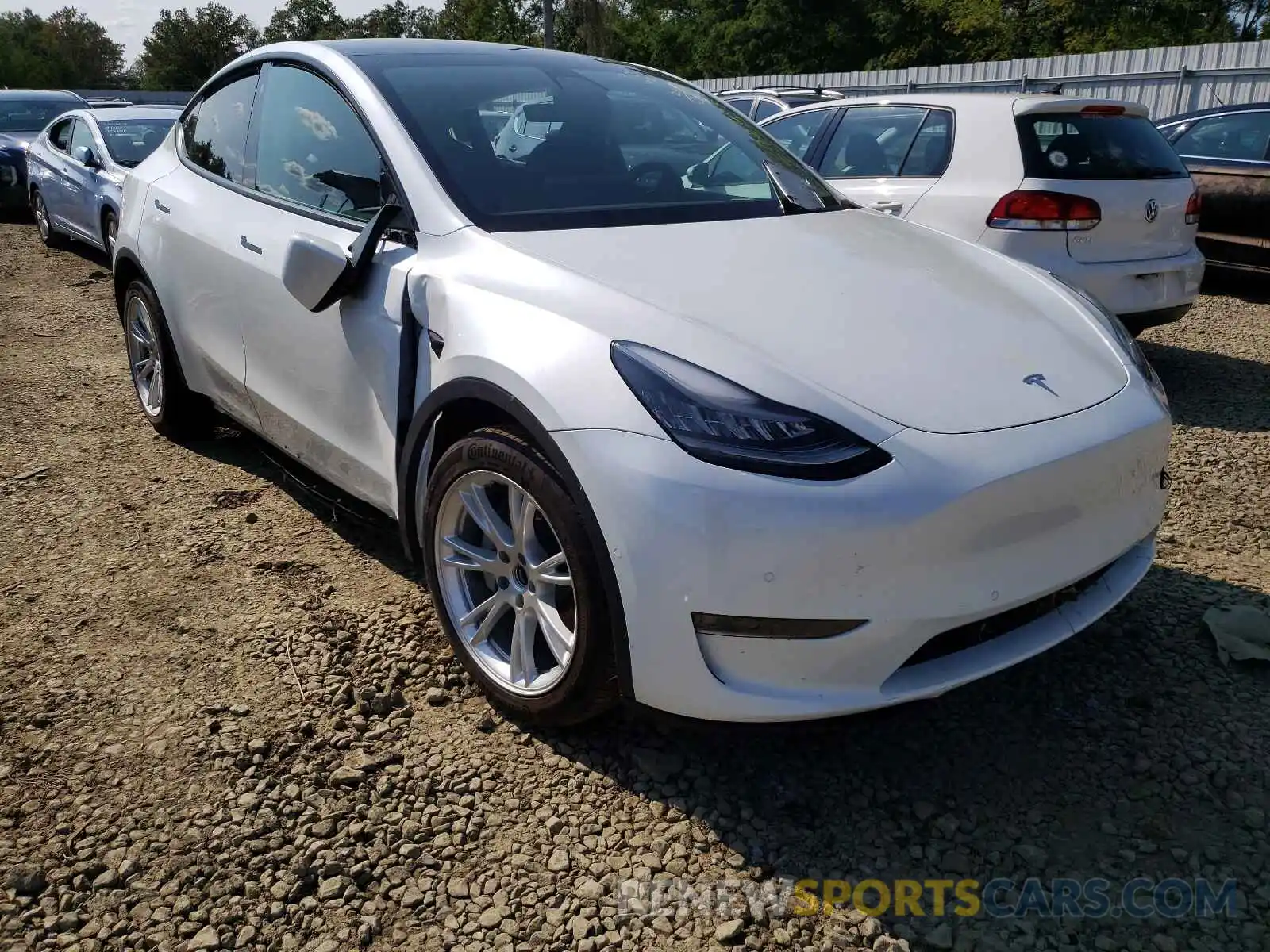 1 Photograph of a damaged car 5YJYGDED3MF105575 TESLA MODEL Y 2021