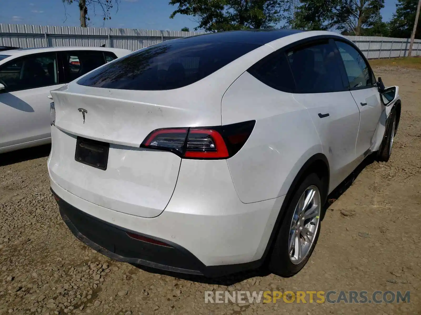 4 Photograph of a damaged car 5YJYGDED3MF105575 TESLA MODEL Y 2021