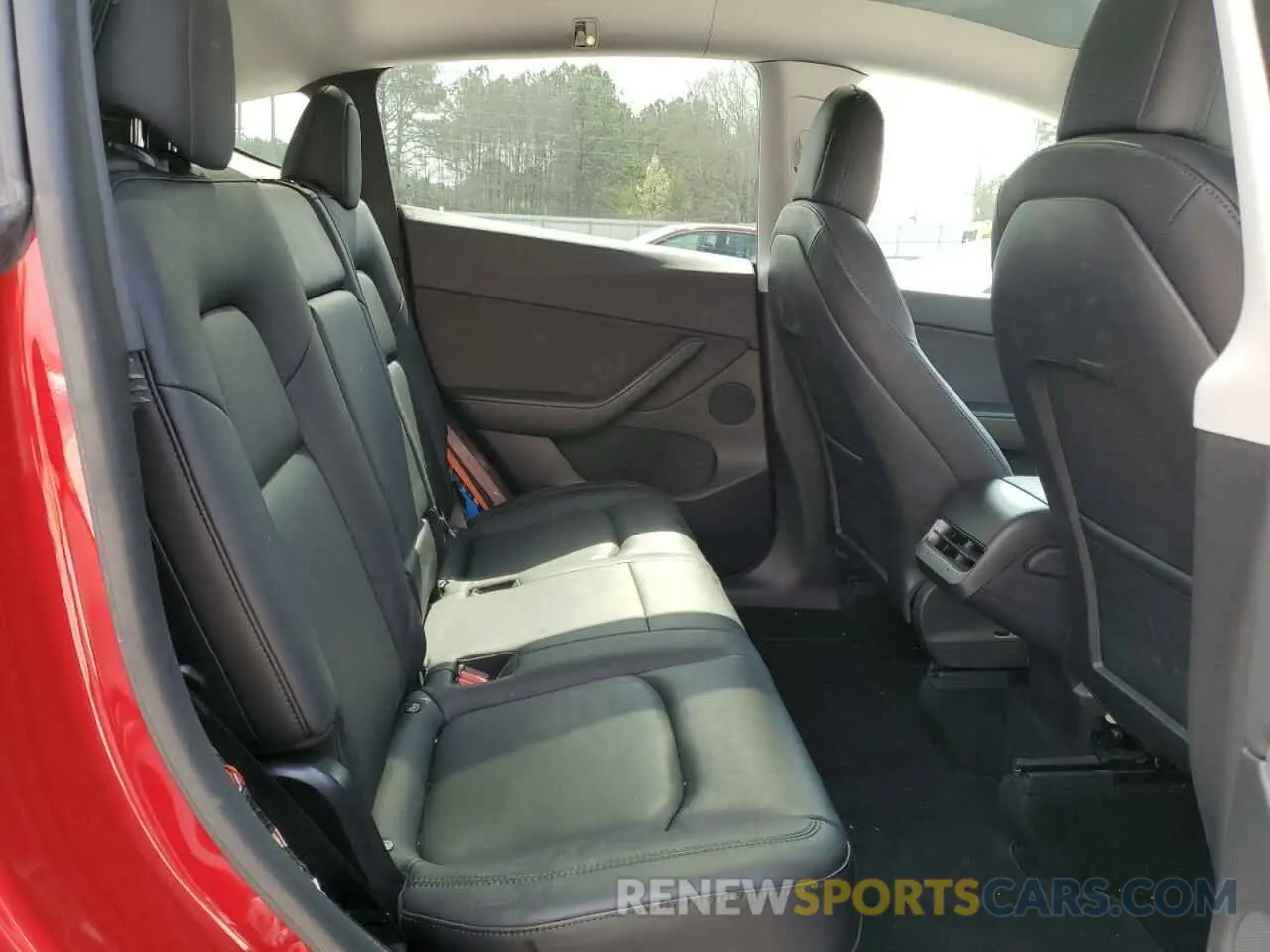 10 Photograph of a damaged car 5YJYGDED3MF107259 TESLA MODEL Y 2021