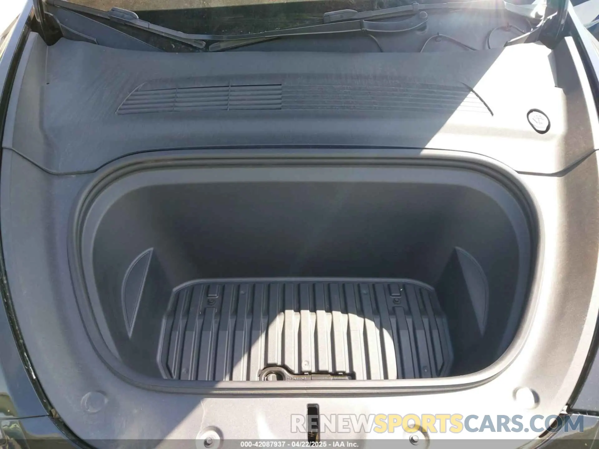 10 Photograph of a damaged car 5YJYGDED3MF126569 TESLA MODEL Y 2021