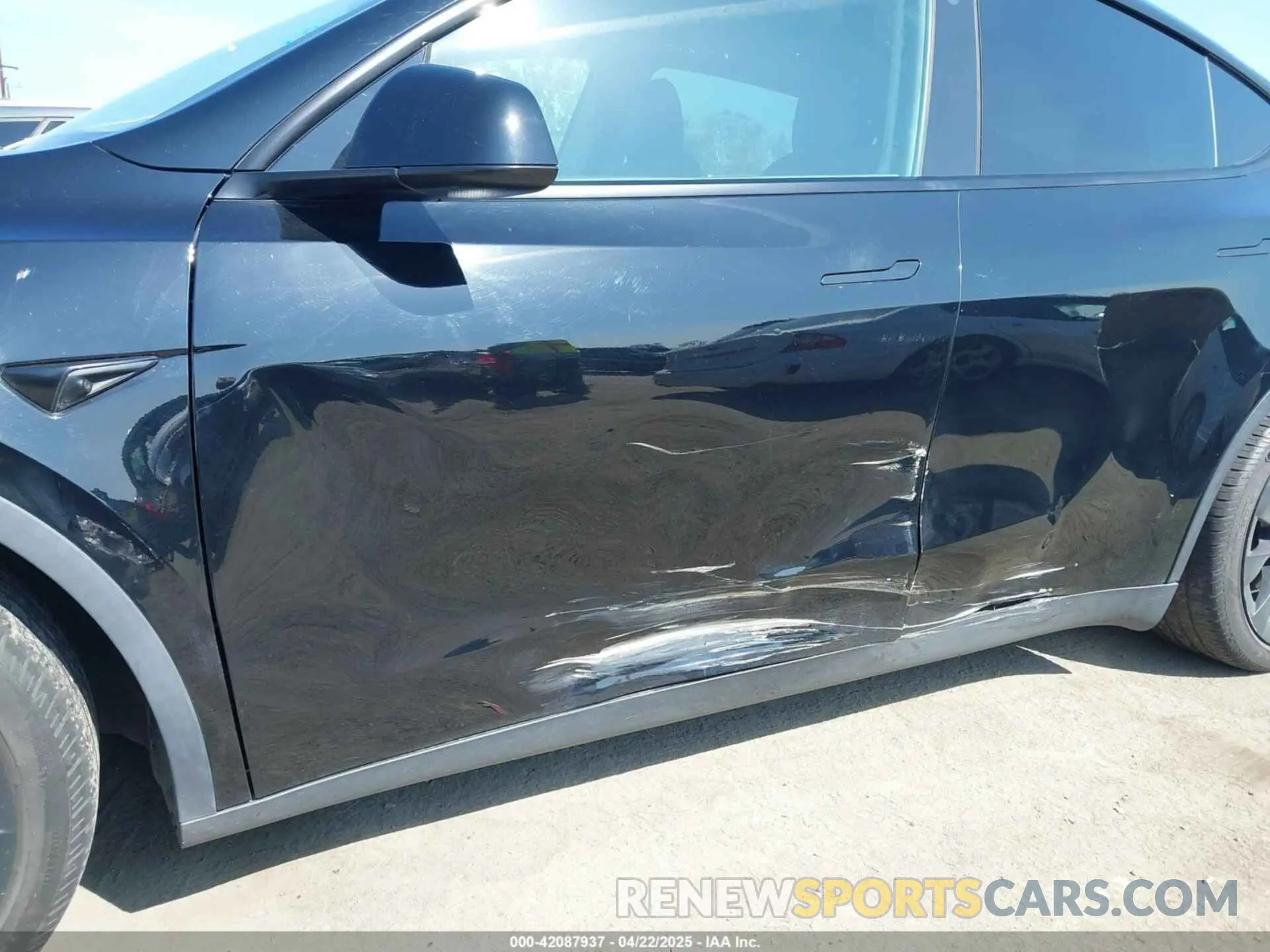 20 Photograph of a damaged car 5YJYGDED3MF126569 TESLA MODEL Y 2021