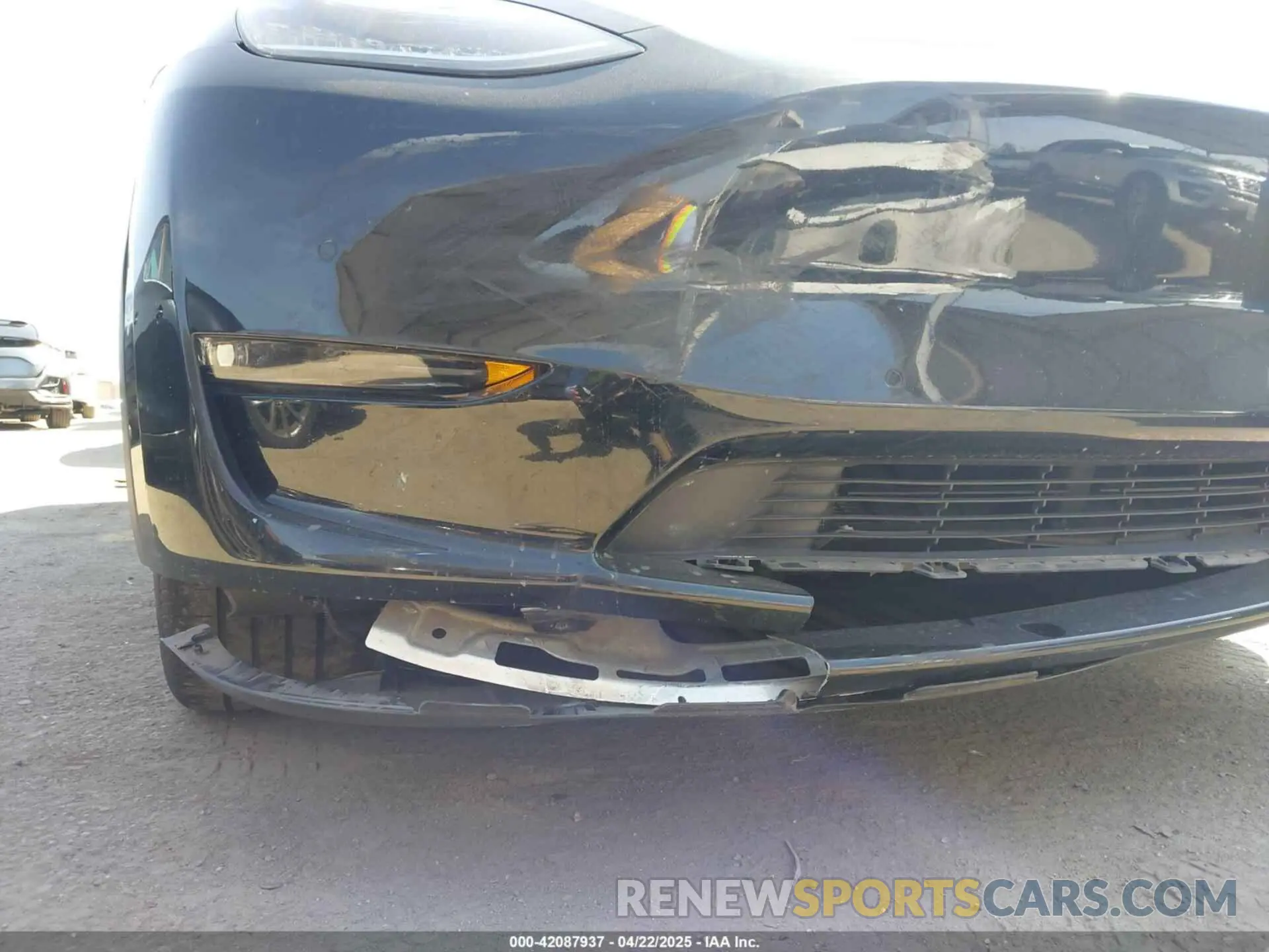 22 Photograph of a damaged car 5YJYGDED3MF126569 TESLA MODEL Y 2021