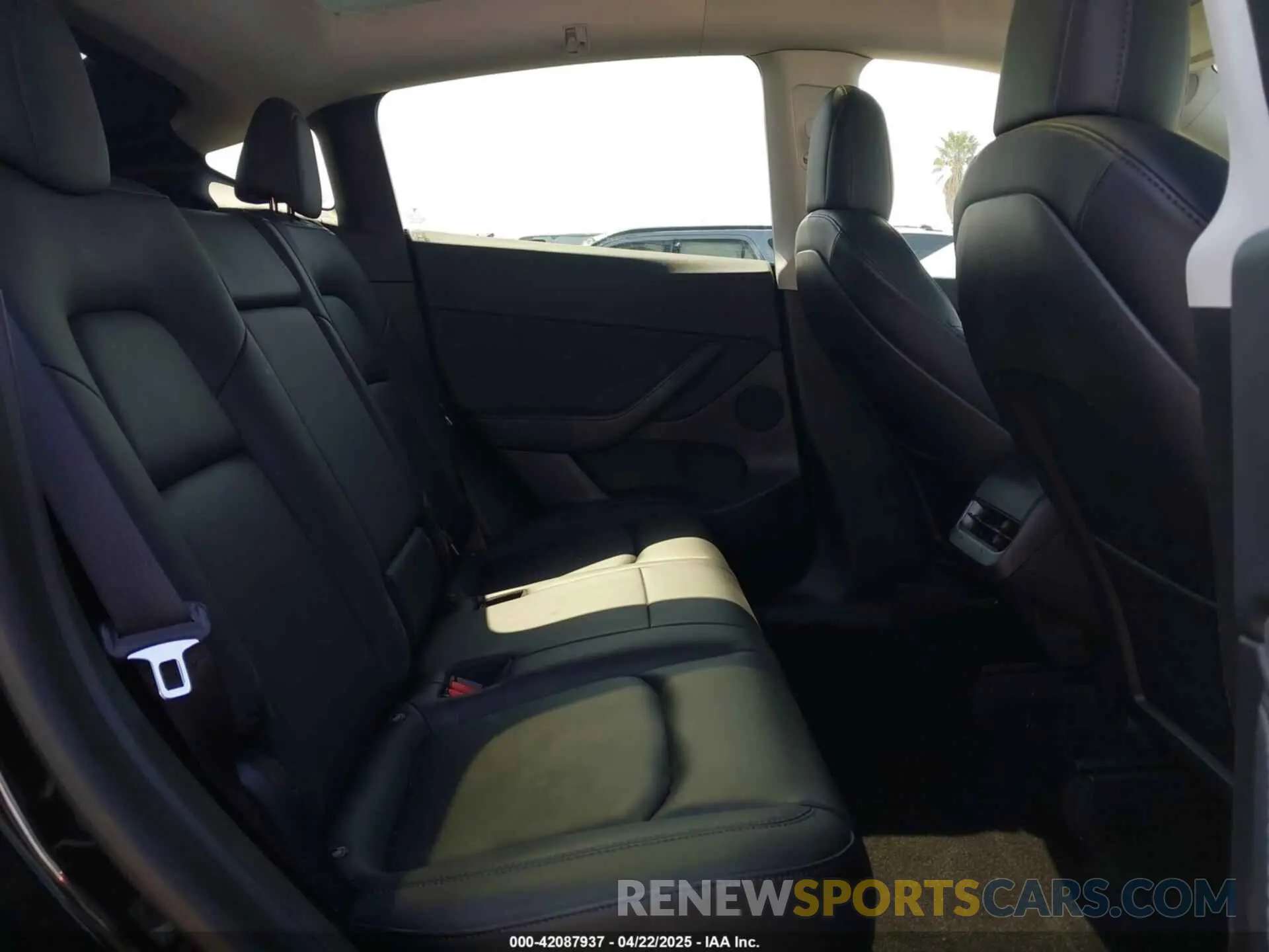 8 Photograph of a damaged car 5YJYGDED3MF126569 TESLA MODEL Y 2021