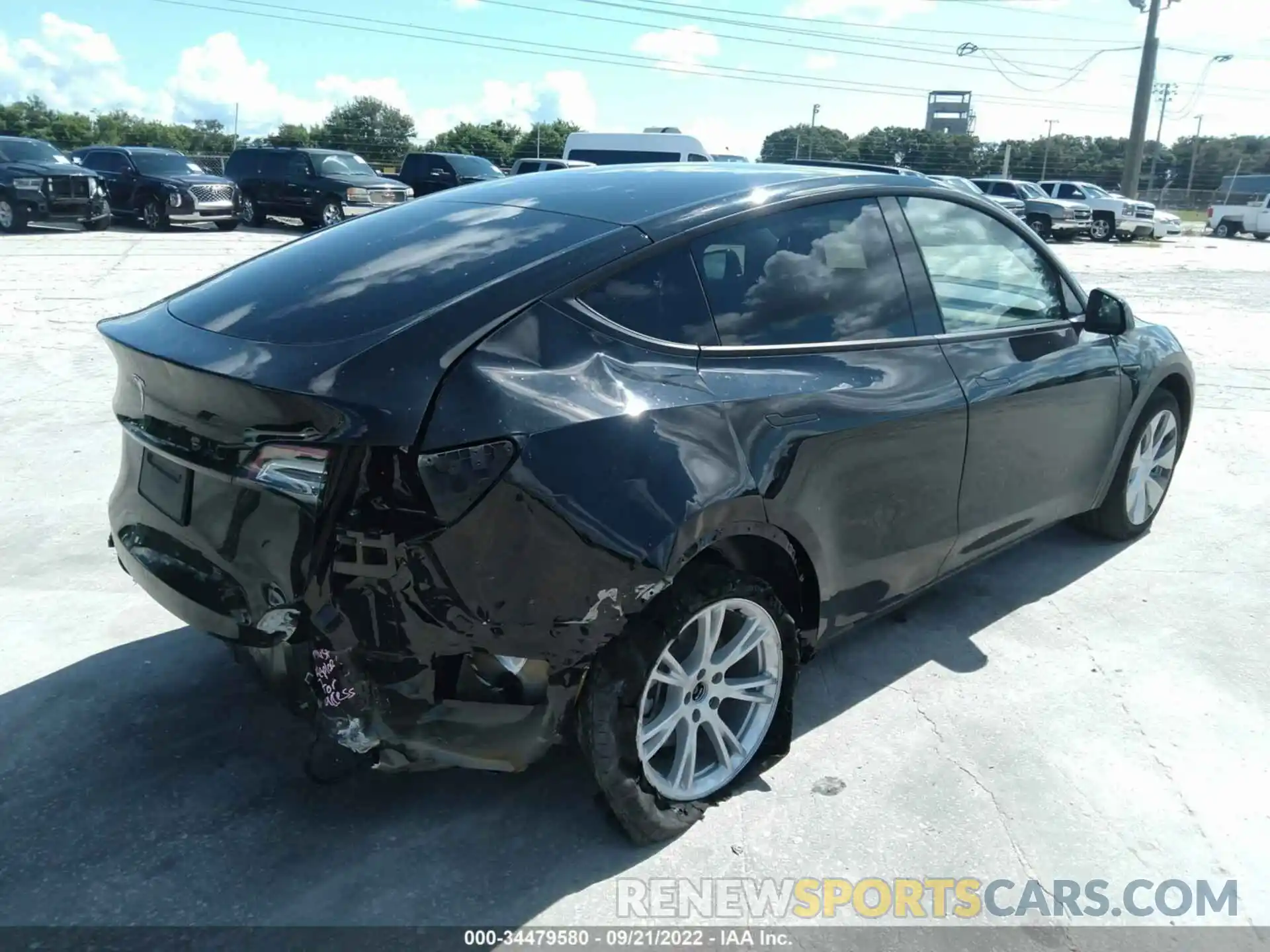 4 Photograph of a damaged car 5YJYGDED3MF130301 TESLA MODEL Y 2021