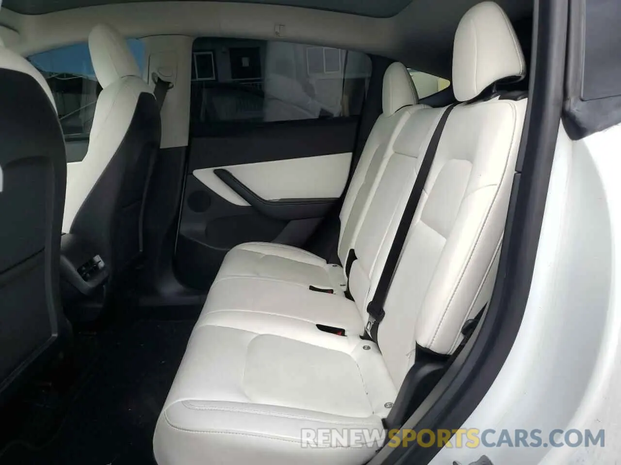 10 Photograph of a damaged car 5YJYGDED4MF104001 TESLA MODEL Y 2021