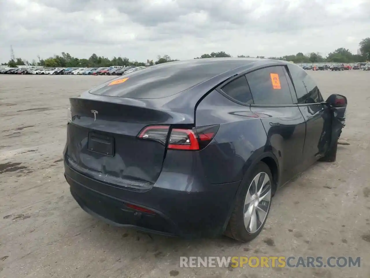 4 Photograph of a damaged car 5YJYGDED4MF106119 TESLA MODEL Y 2021