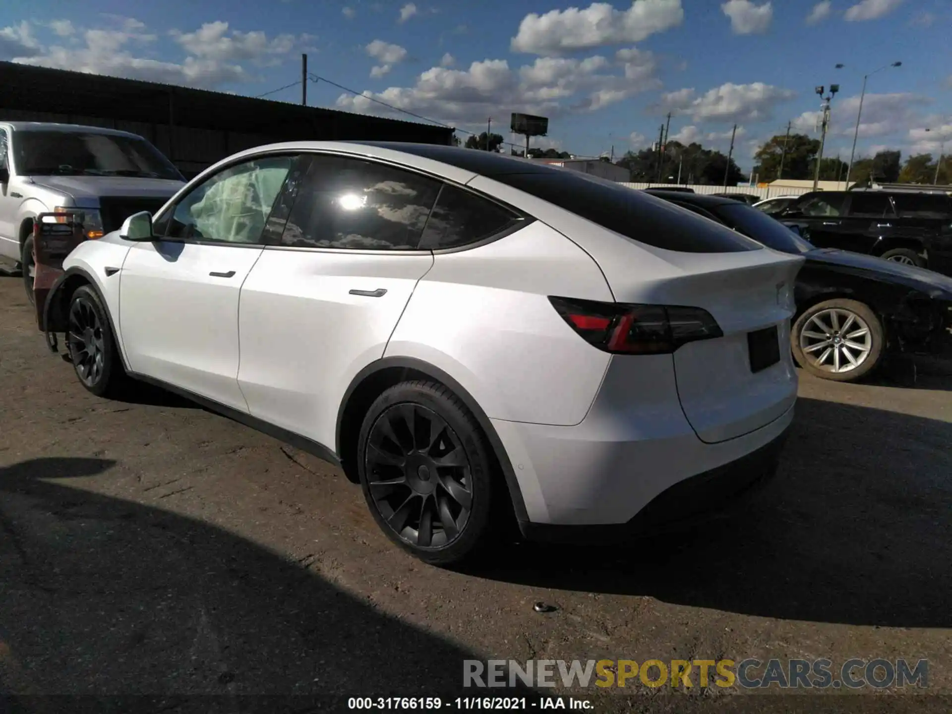 3 Photograph of a damaged car 5YJYGDED4MF118268 TESLA MODEL Y 2021