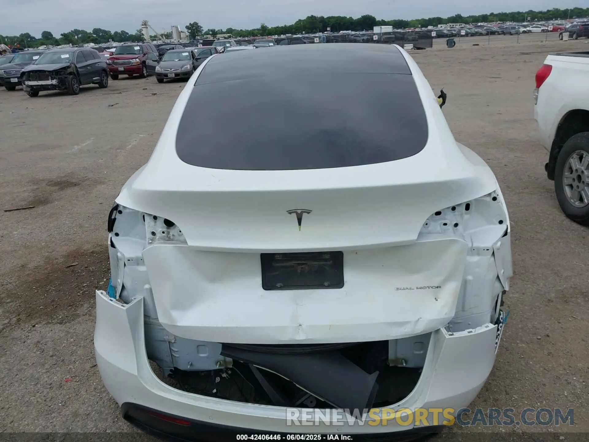 15 Photograph of a damaged car 5YJYGDED4MF181662 TESLA MODEL Y 2021
