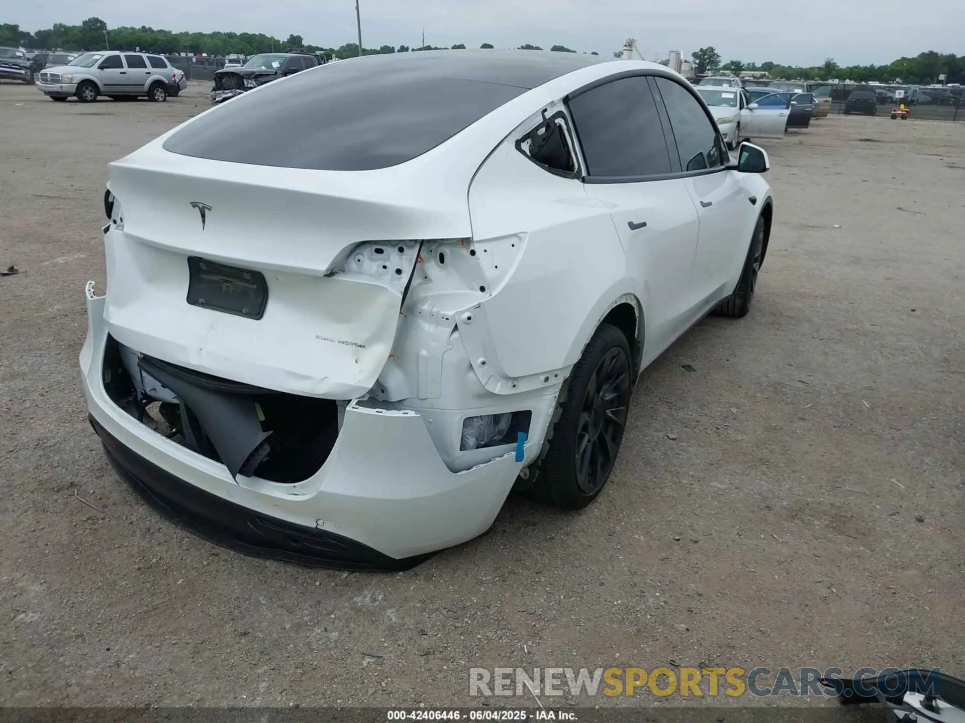 4 Photograph of a damaged car 5YJYGDED4MF181662 TESLA MODEL Y 2021