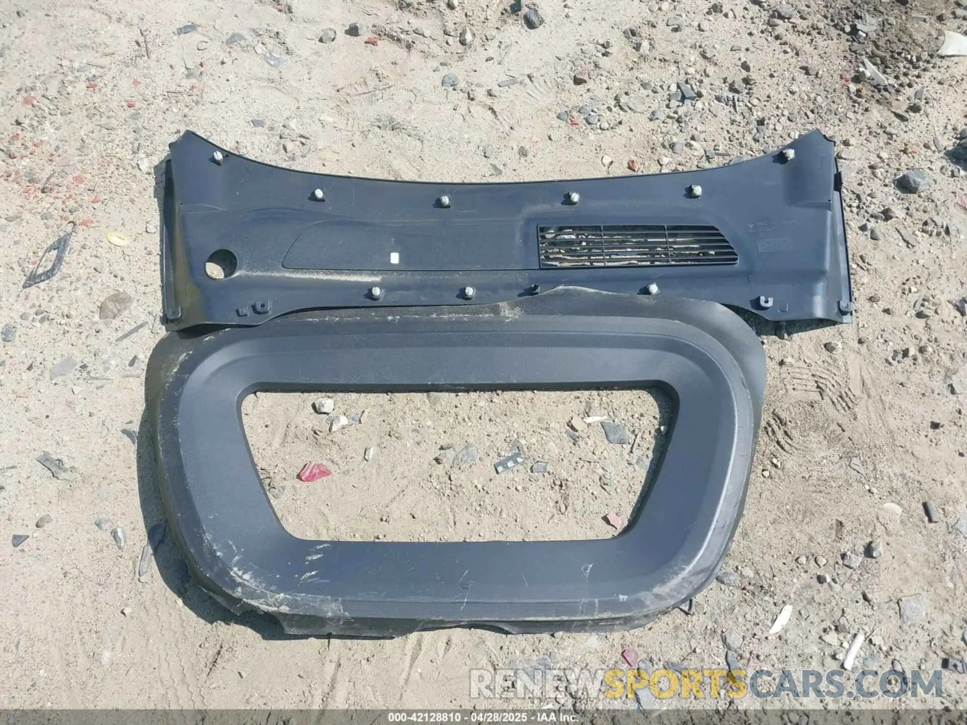 11 Photograph of a damaged car 5YJYGDED4MF192824 TESLA MODEL Y 2021