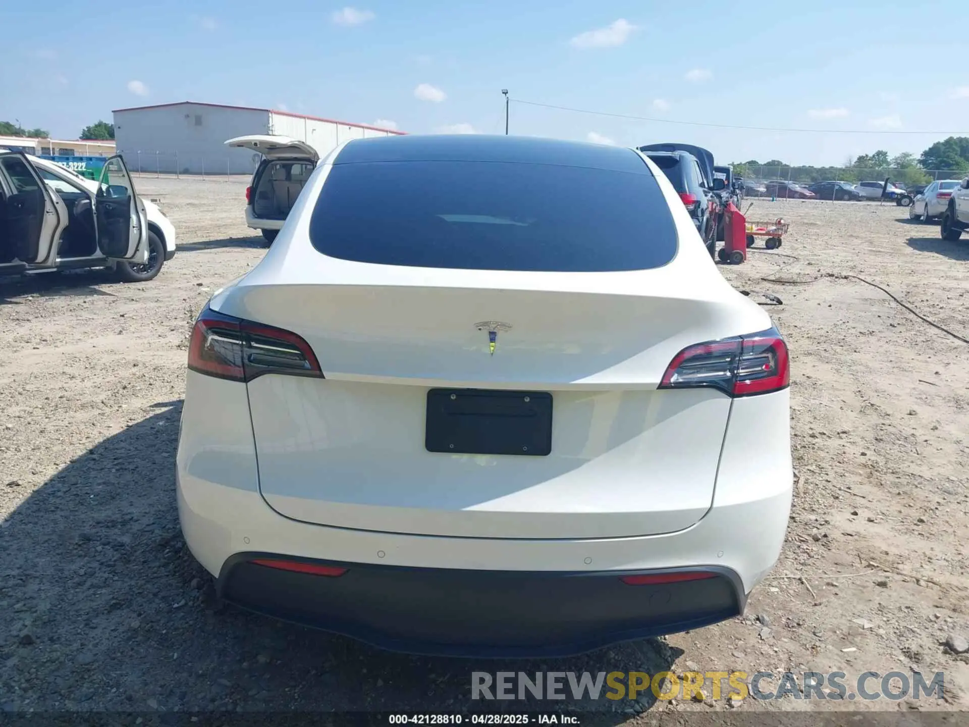 16 Photograph of a damaged car 5YJYGDED4MF192824 TESLA MODEL Y 2021