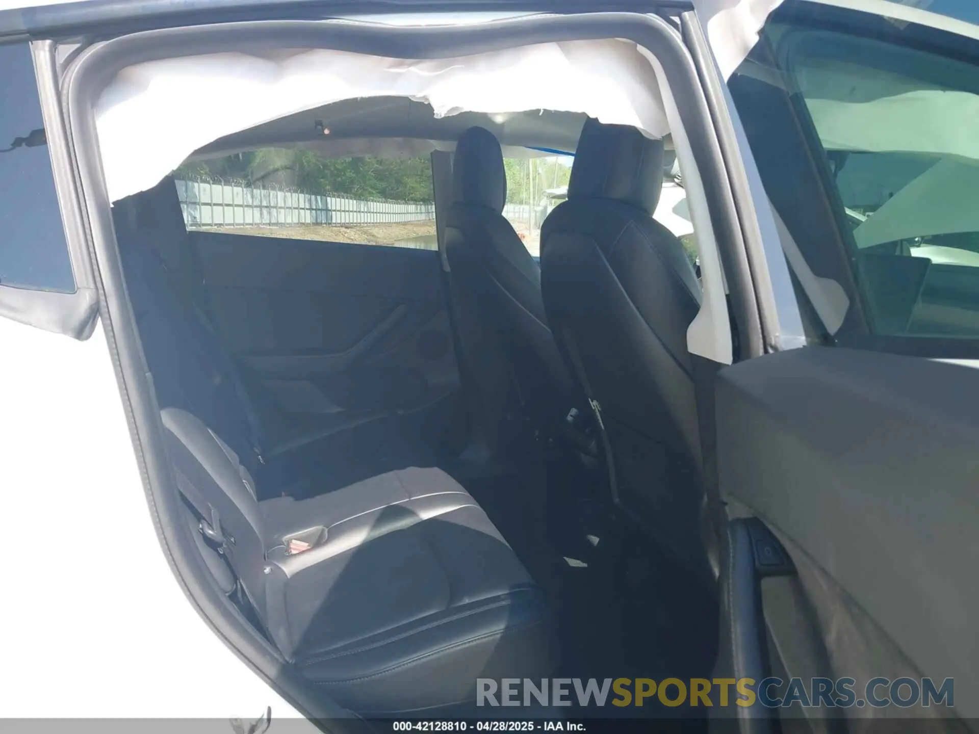 8 Photograph of a damaged car 5YJYGDED4MF192824 TESLA MODEL Y 2021