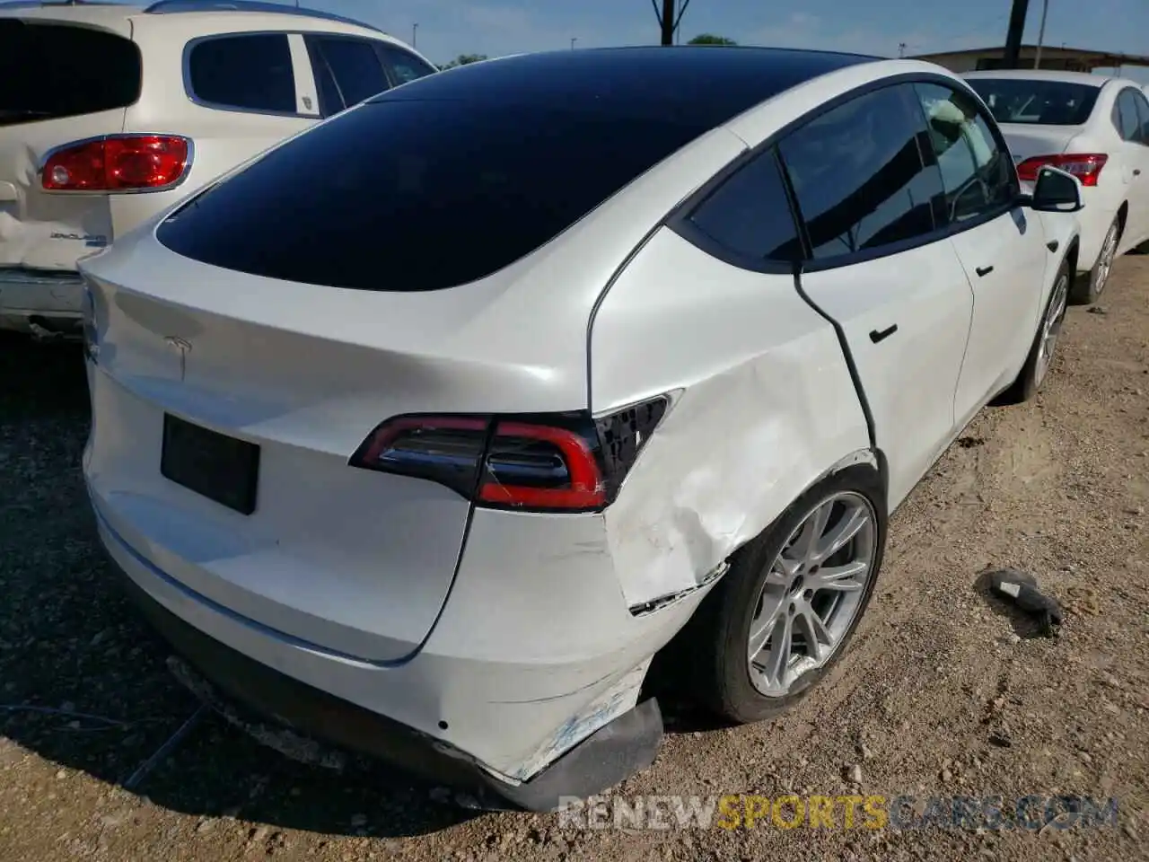 4 Photograph of a damaged car 5YJYGDED5MF106999 TESLA MODEL Y 2021