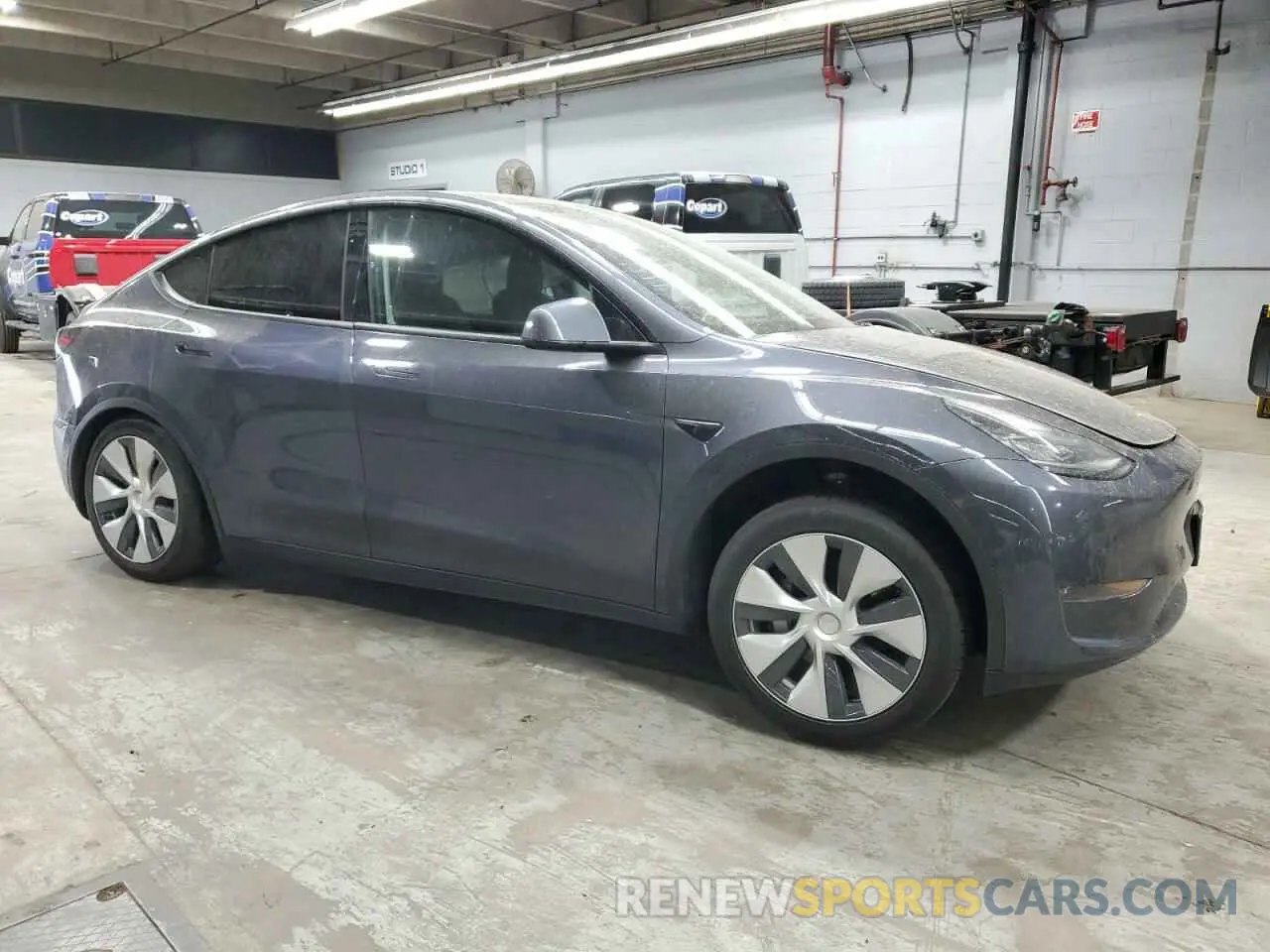 4 Photograph of a damaged car 5YJYGDED5MF107781 TESLA MODEL Y 2021