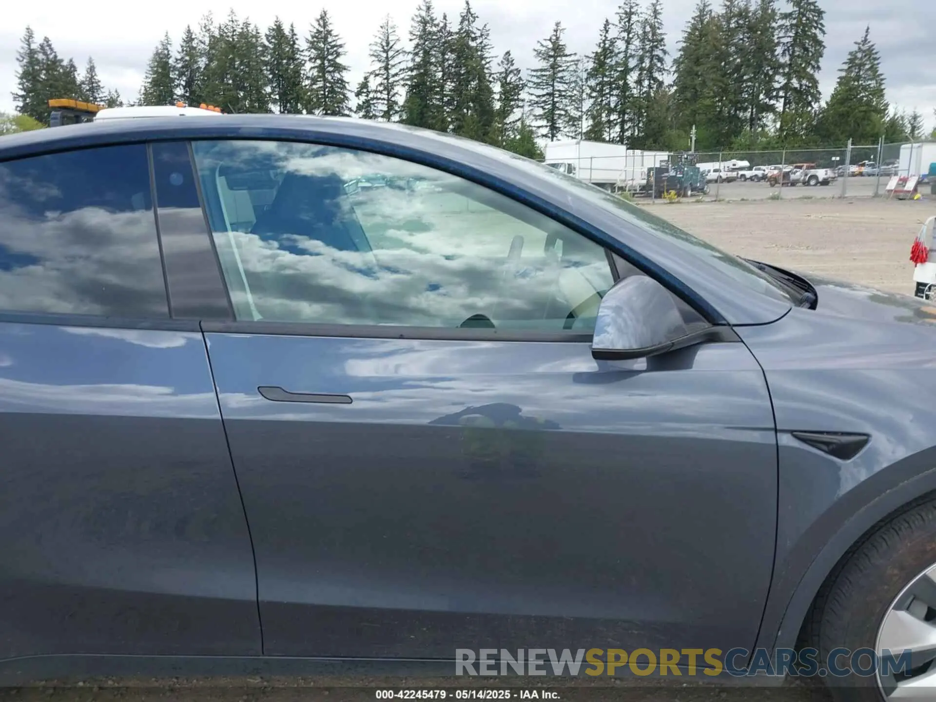 14 Photograph of a damaged car 5YJYGDED5MF109384 TESLA MODEL Y 2021