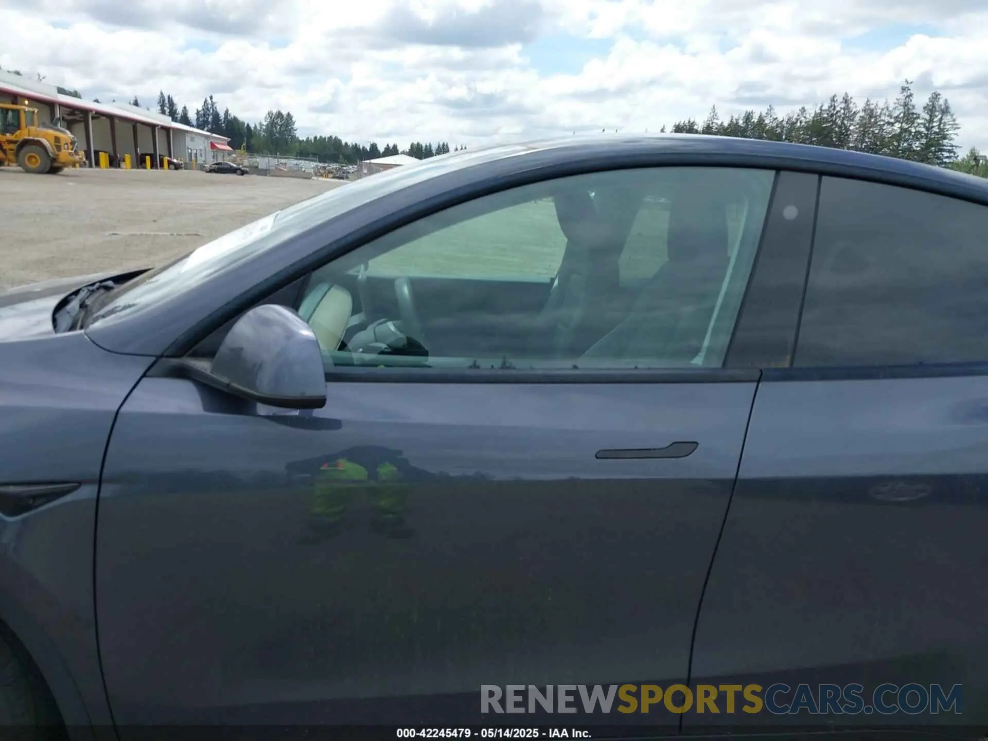 15 Photograph of a damaged car 5YJYGDED5MF109384 TESLA MODEL Y 2021