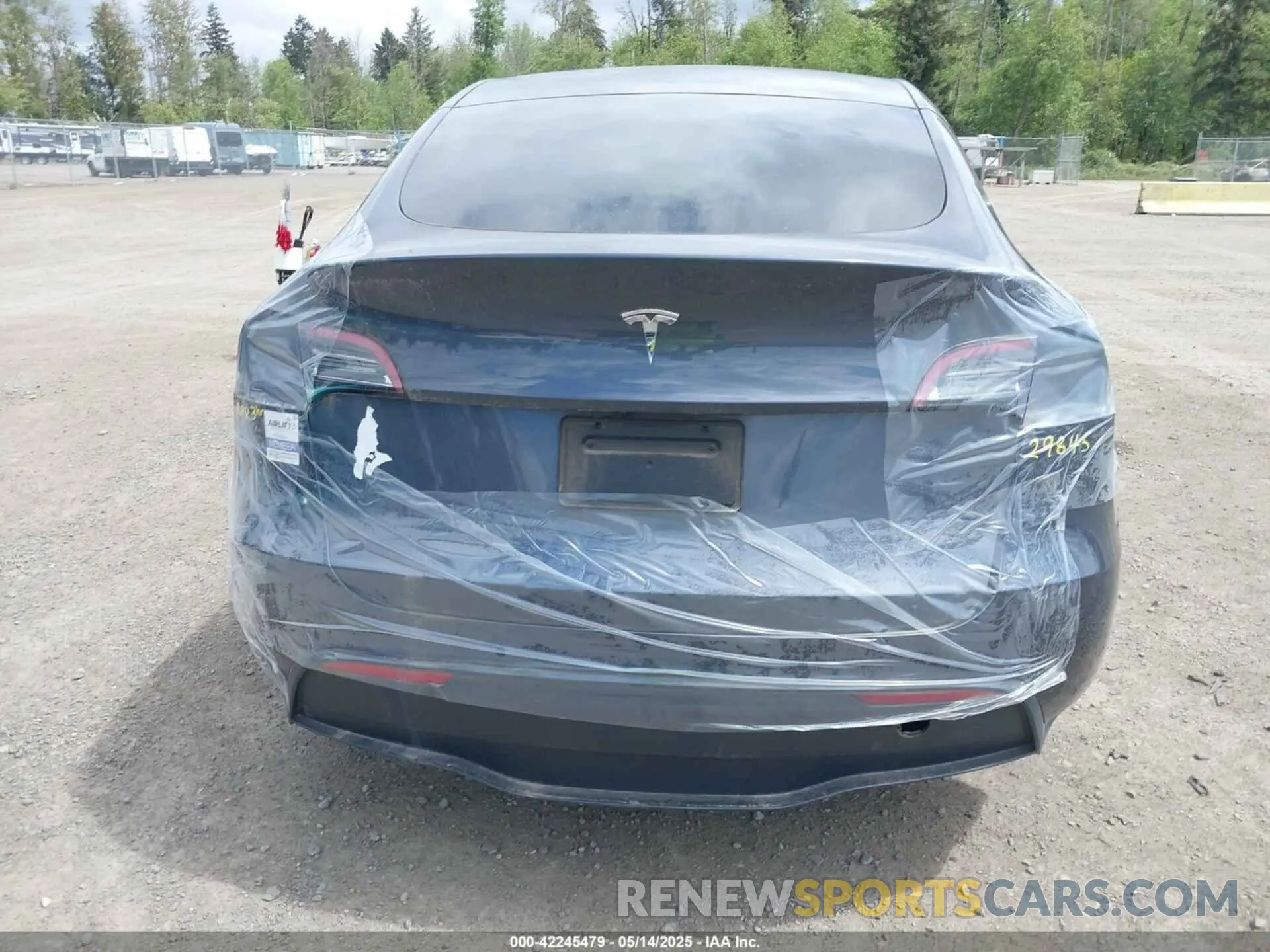 23 Photograph of a damaged car 5YJYGDED5MF109384 TESLA MODEL Y 2021