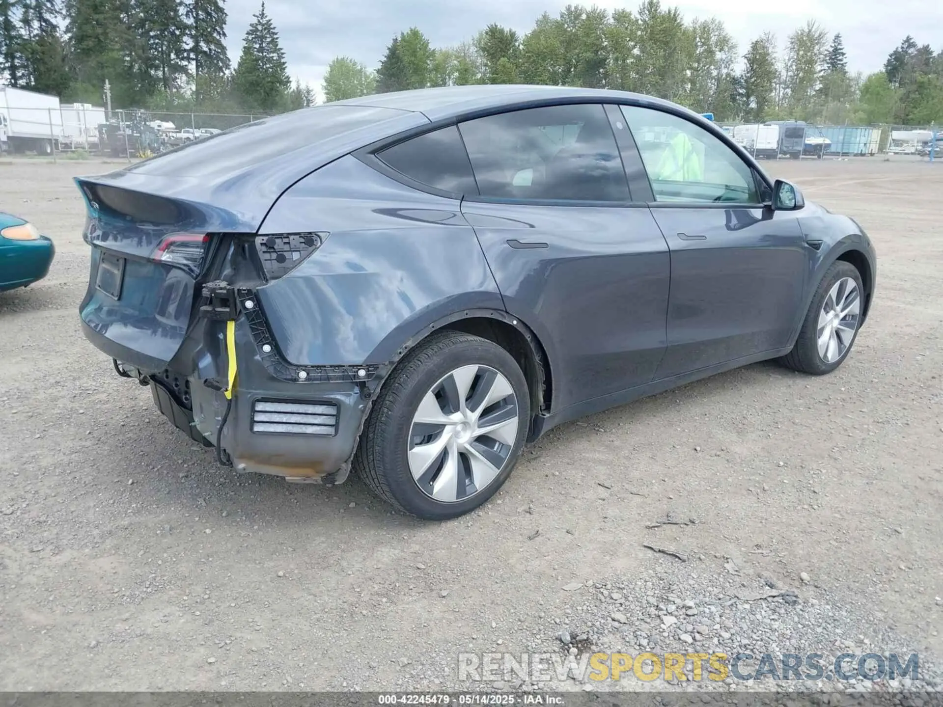 4 Photograph of a damaged car 5YJYGDED5MF109384 TESLA MODEL Y 2021