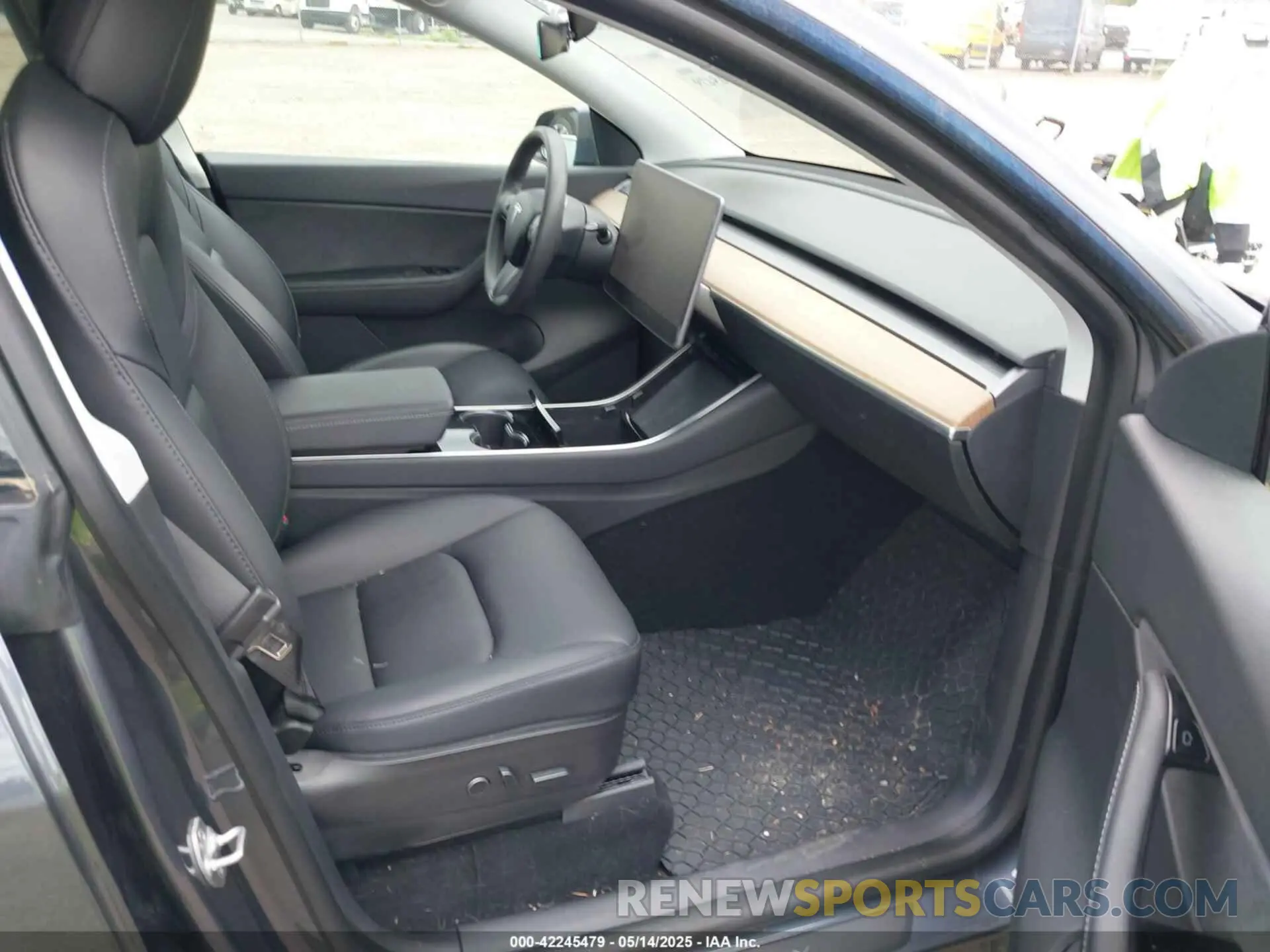 5 Photograph of a damaged car 5YJYGDED5MF109384 TESLA MODEL Y 2021