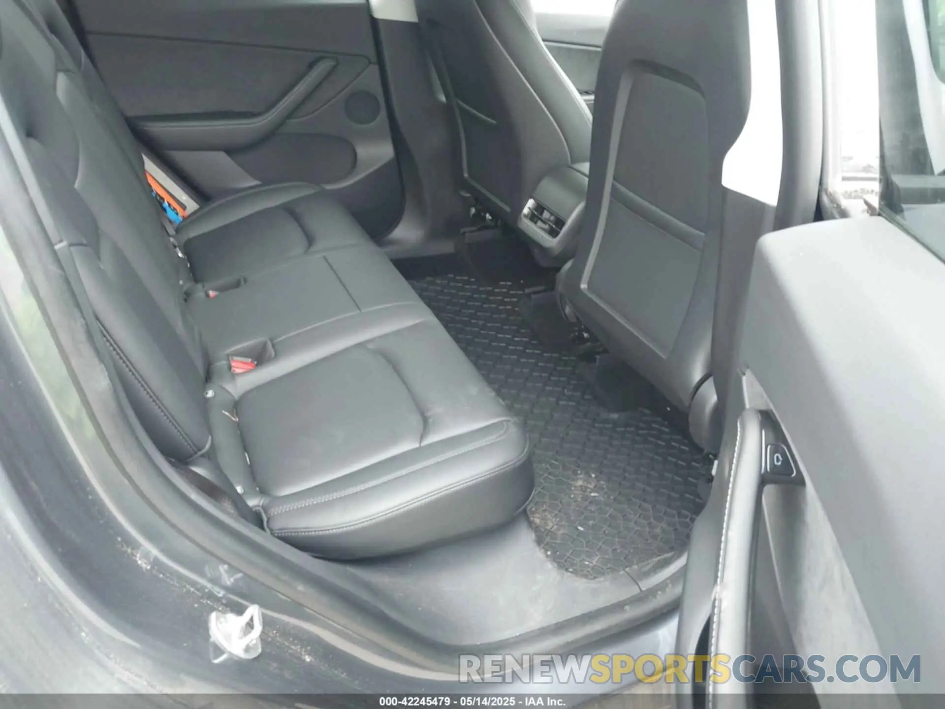 8 Photograph of a damaged car 5YJYGDED5MF109384 TESLA MODEL Y 2021