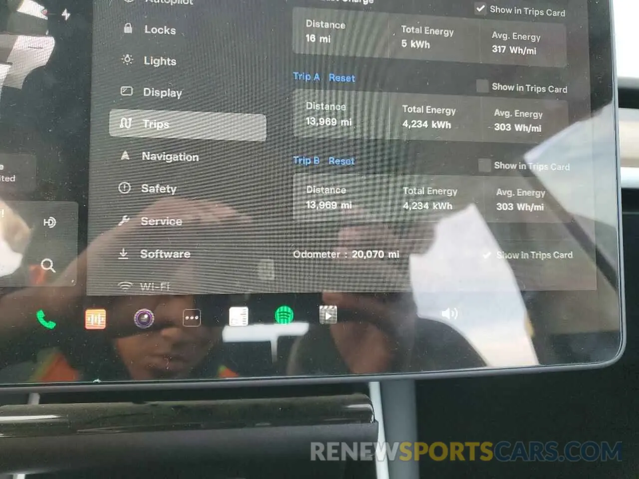 9 Photograph of a damaged car 5YJYGDED6MF103688 TESLA MODEL Y 2021